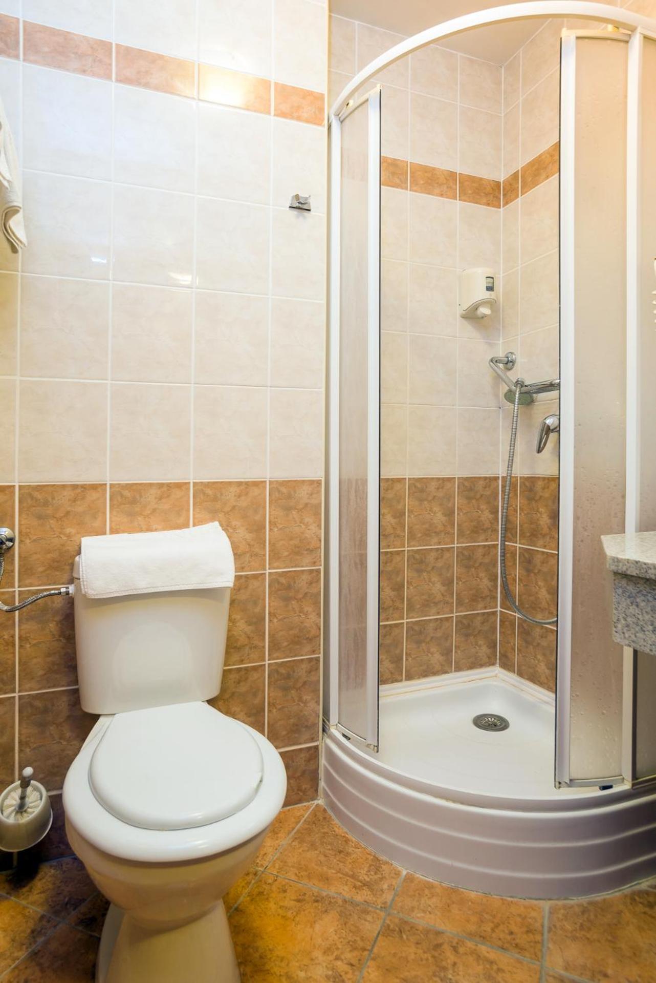 Double Room with Balcony - Photo 3