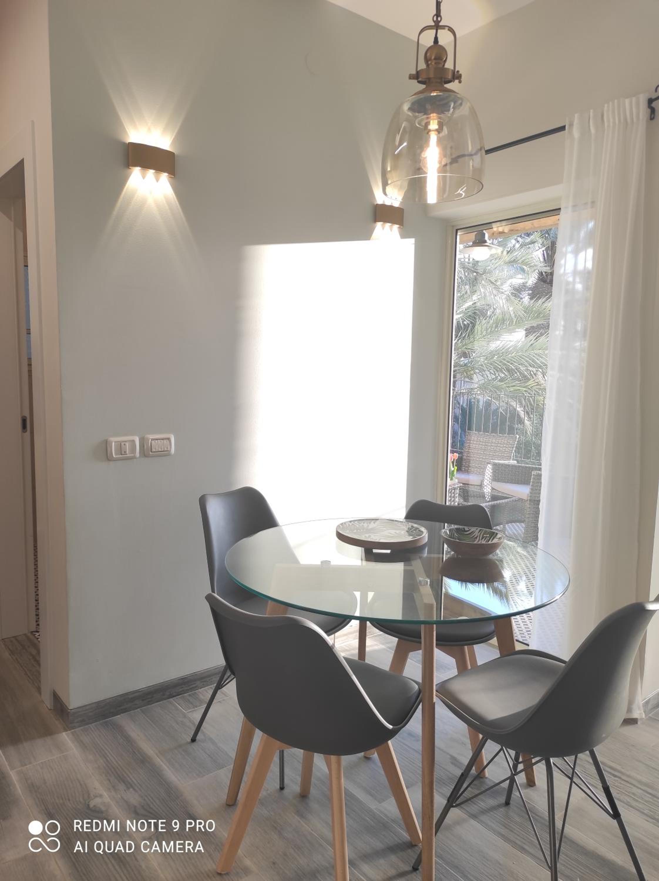 Suite - Photo 23