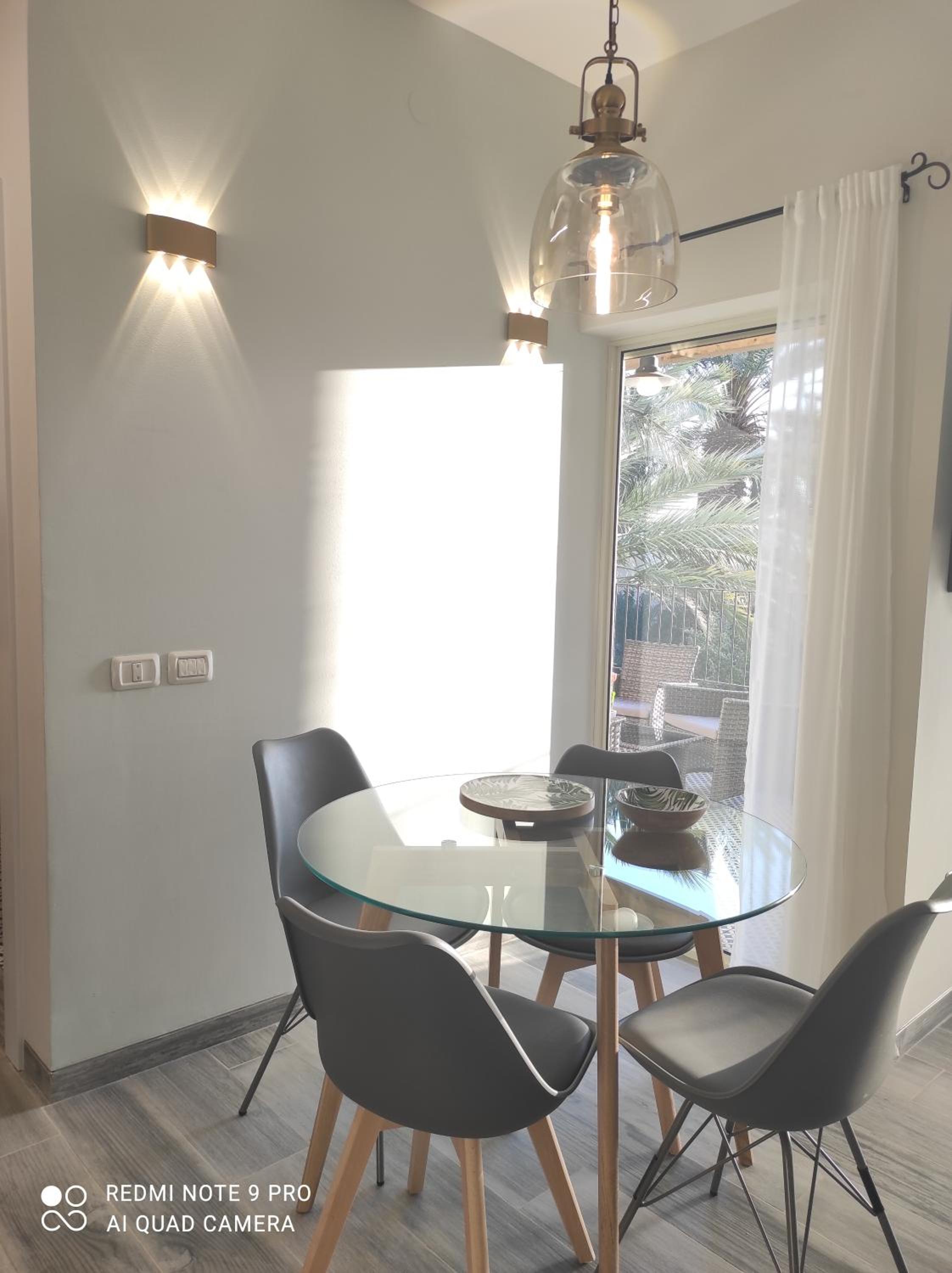 Suite - Photo 19