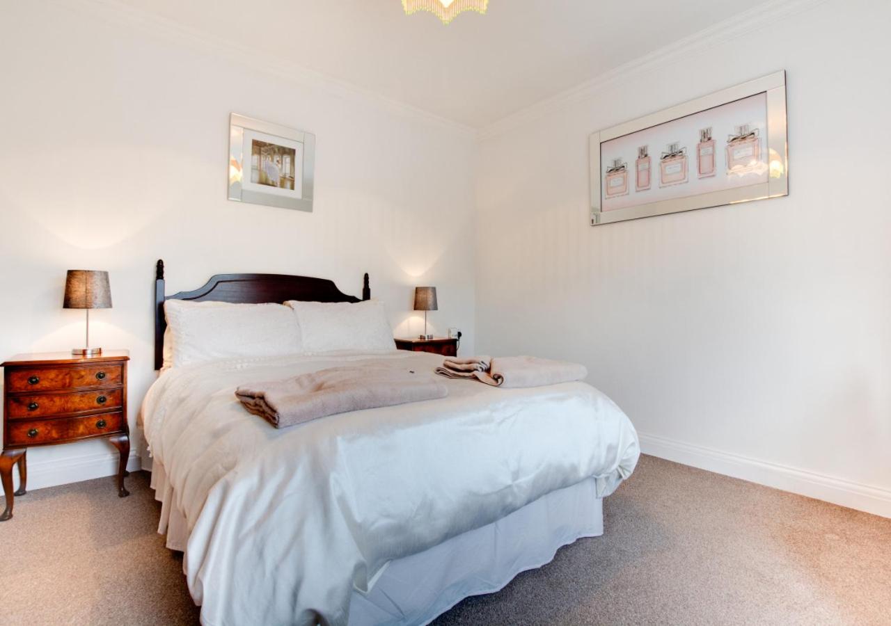 Three-Bedroom House photo 2
