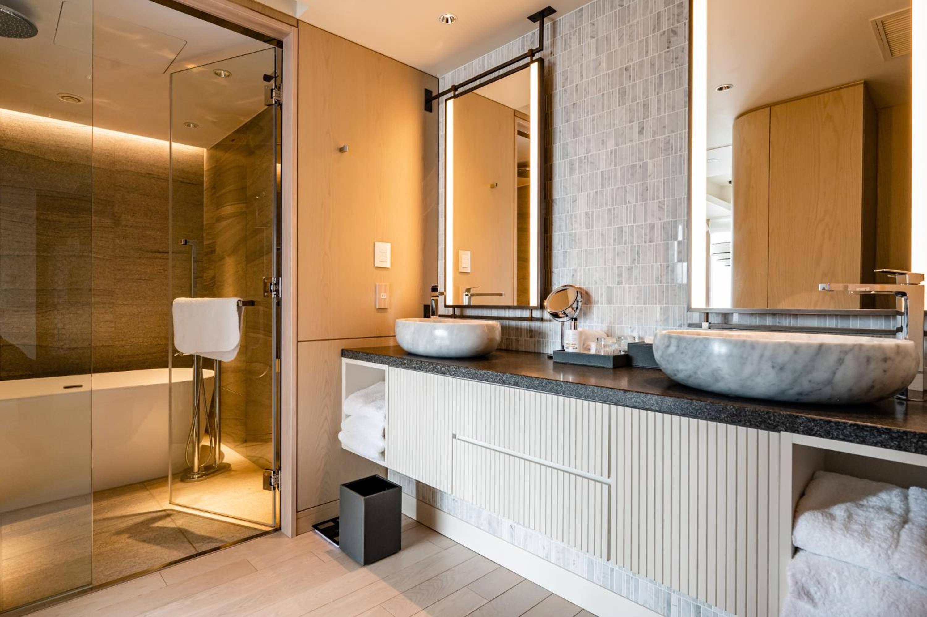 Studio King Suite - High Floor photo 3