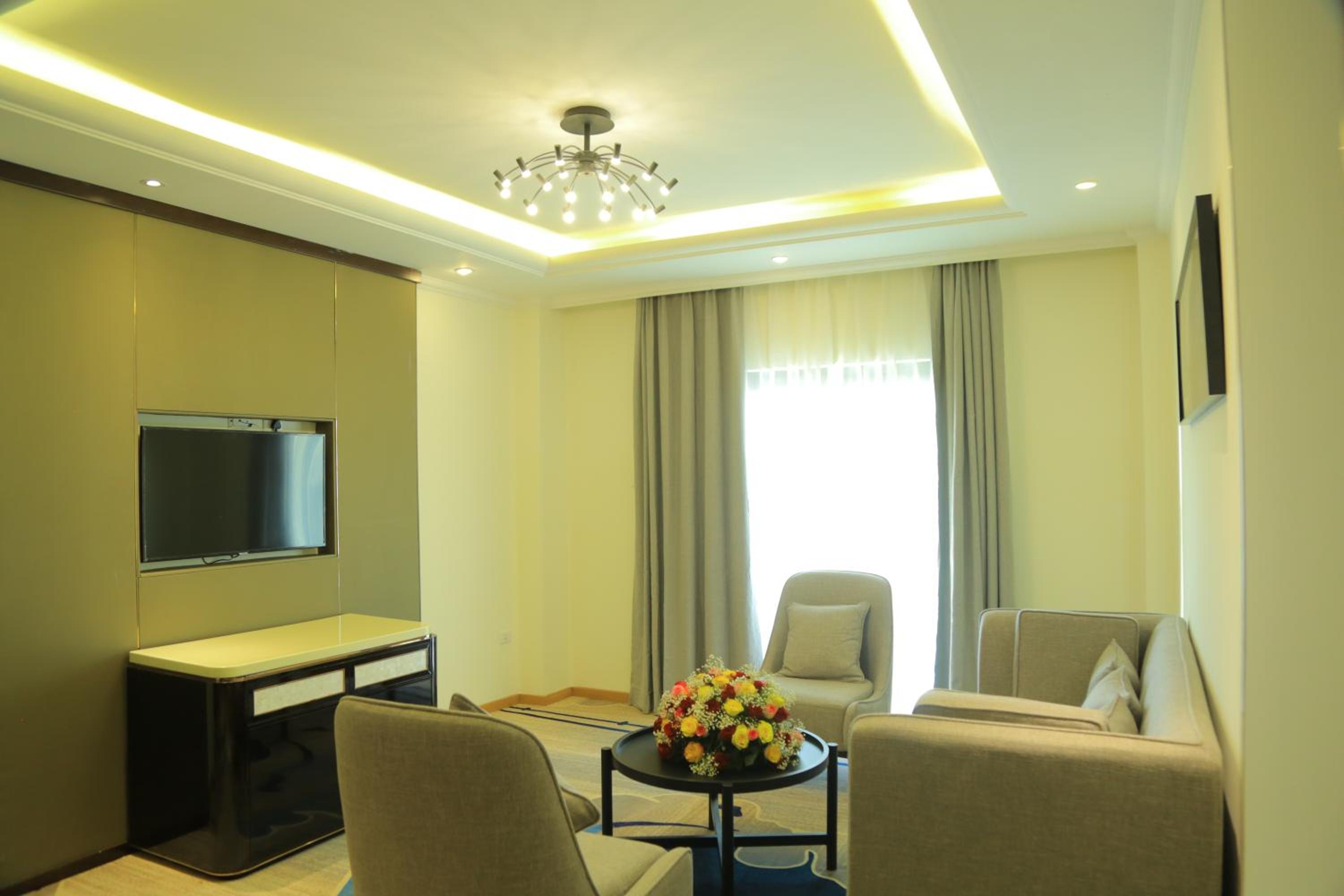 Executive Suite - Photo 1