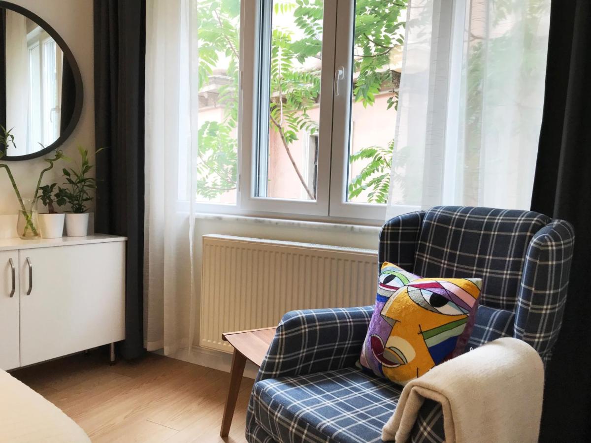 One-Bedroom Apartment photo 3