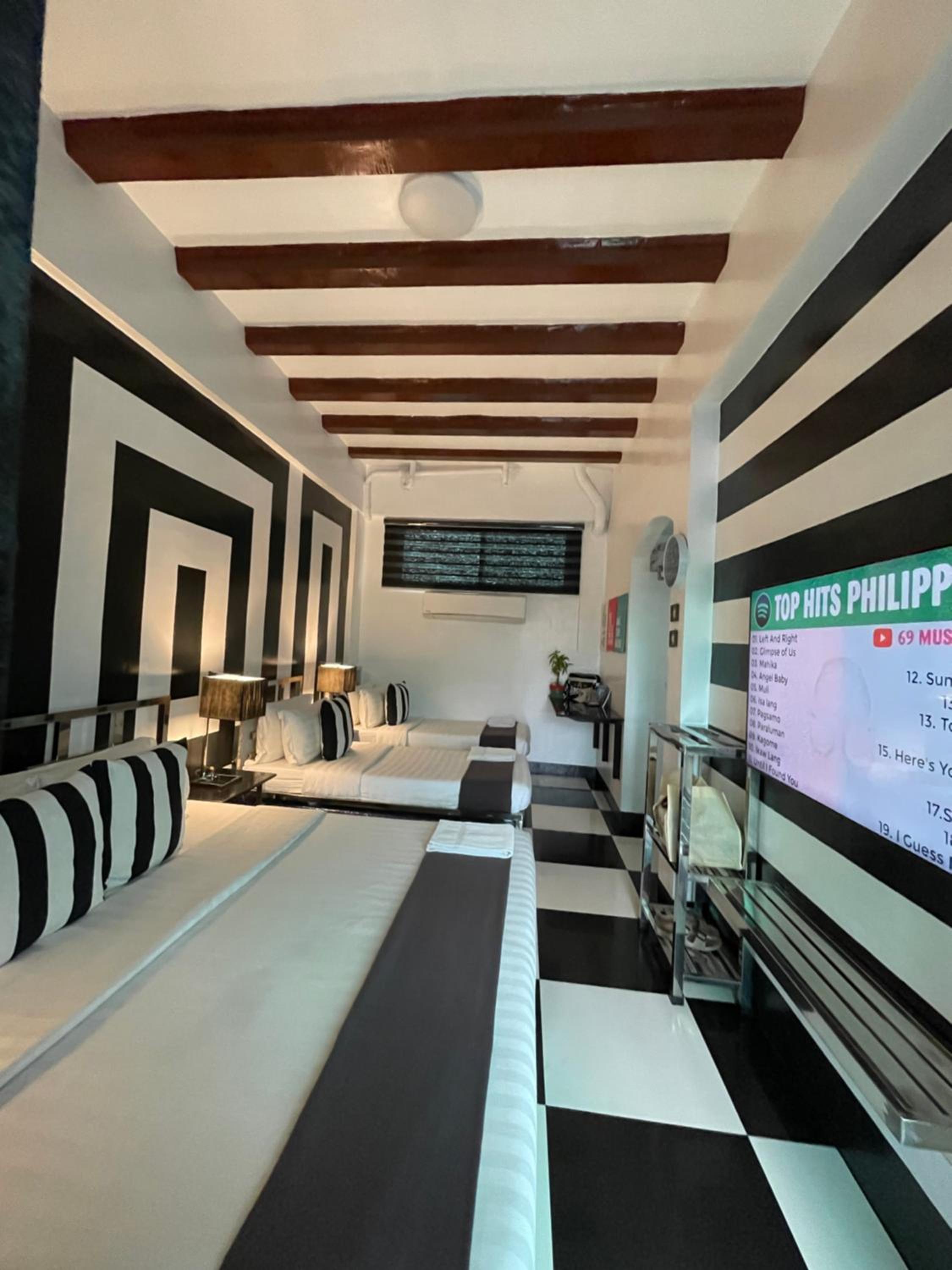 Quadruple Room with Terrace - Photo 3