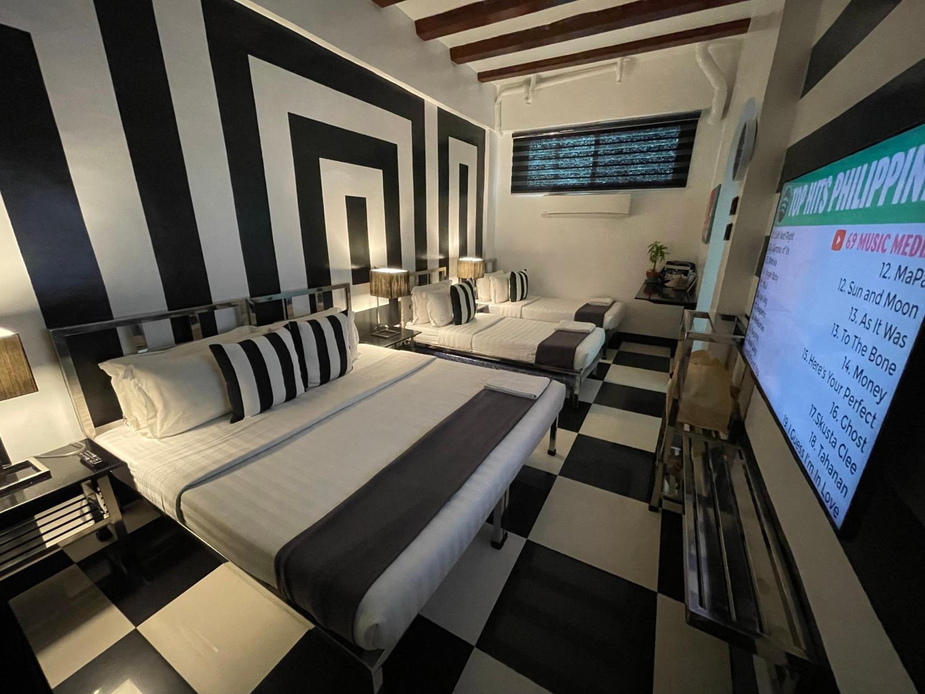 Quadruple Room with Terrace - Photo 9