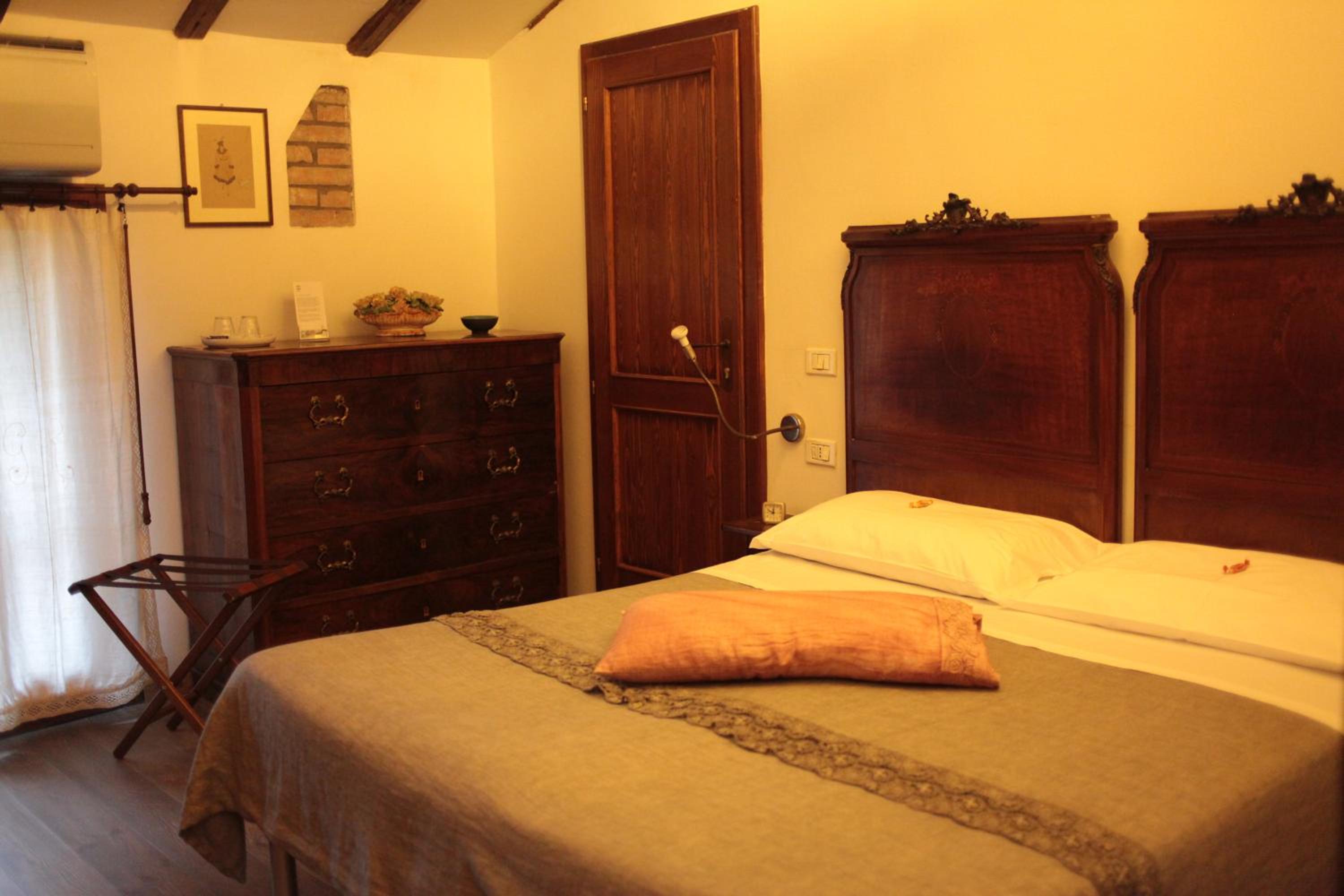 Large Double Room photo 1
