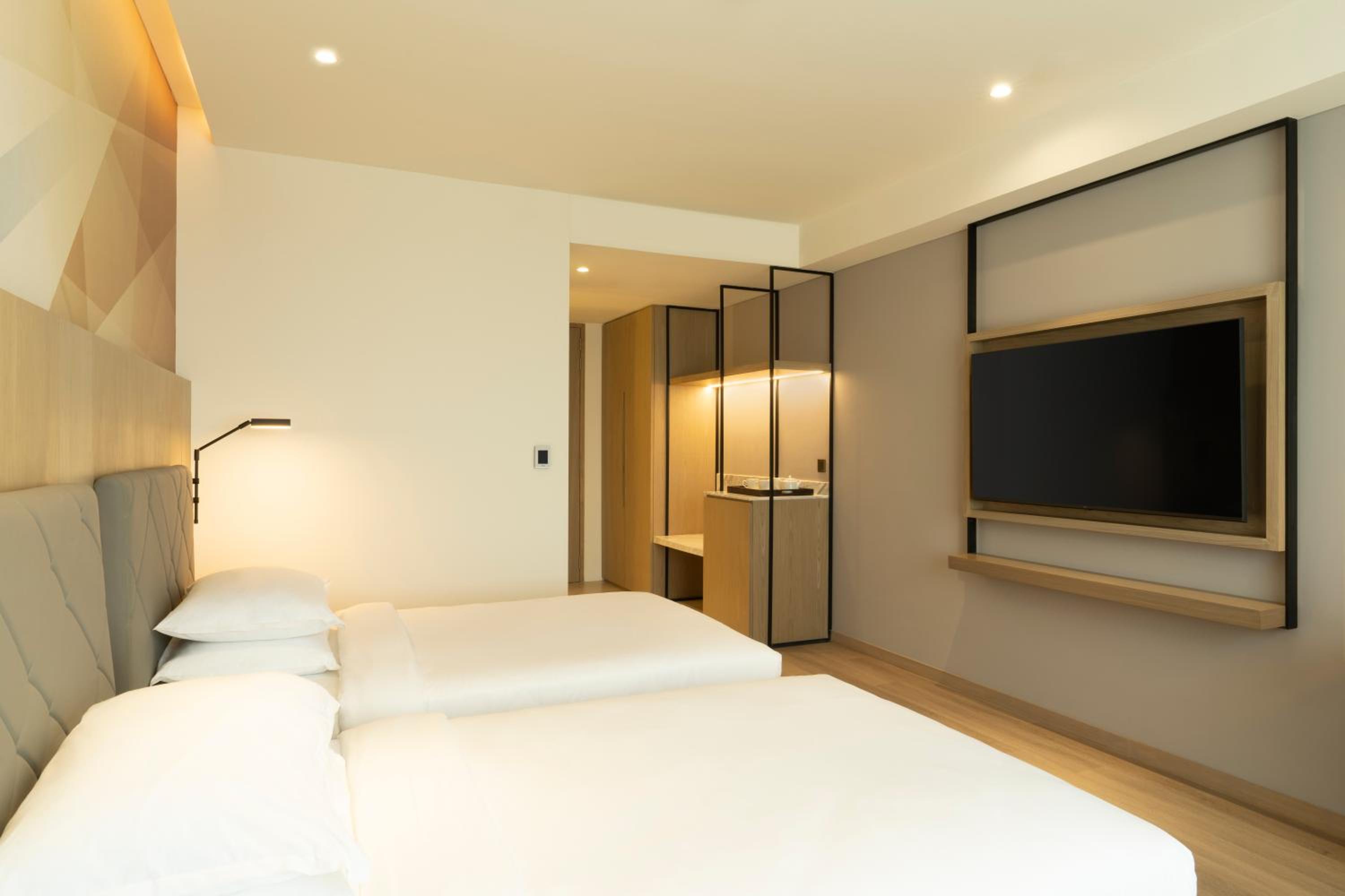 Twin Room with View - Photo 7