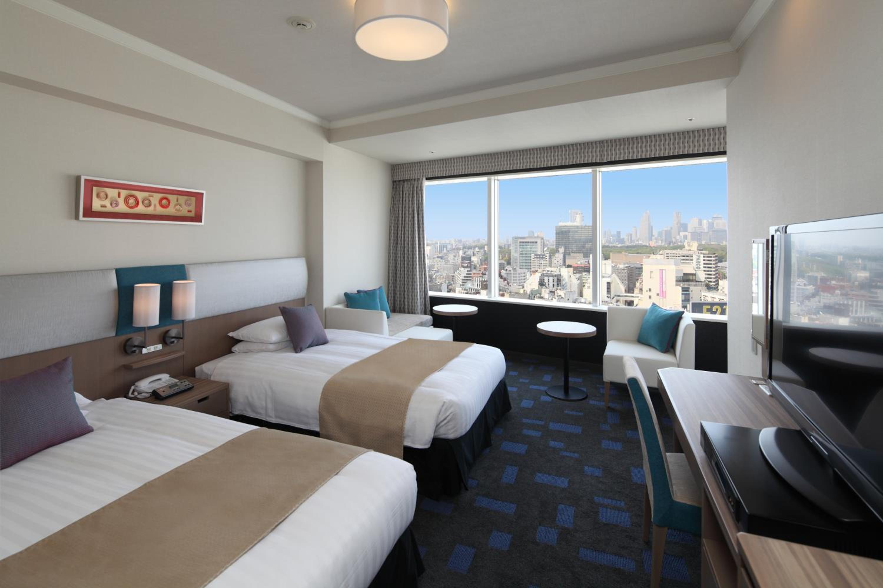 Superior Corner Twin Room with Scramble Crossing View - Non-Smoking
