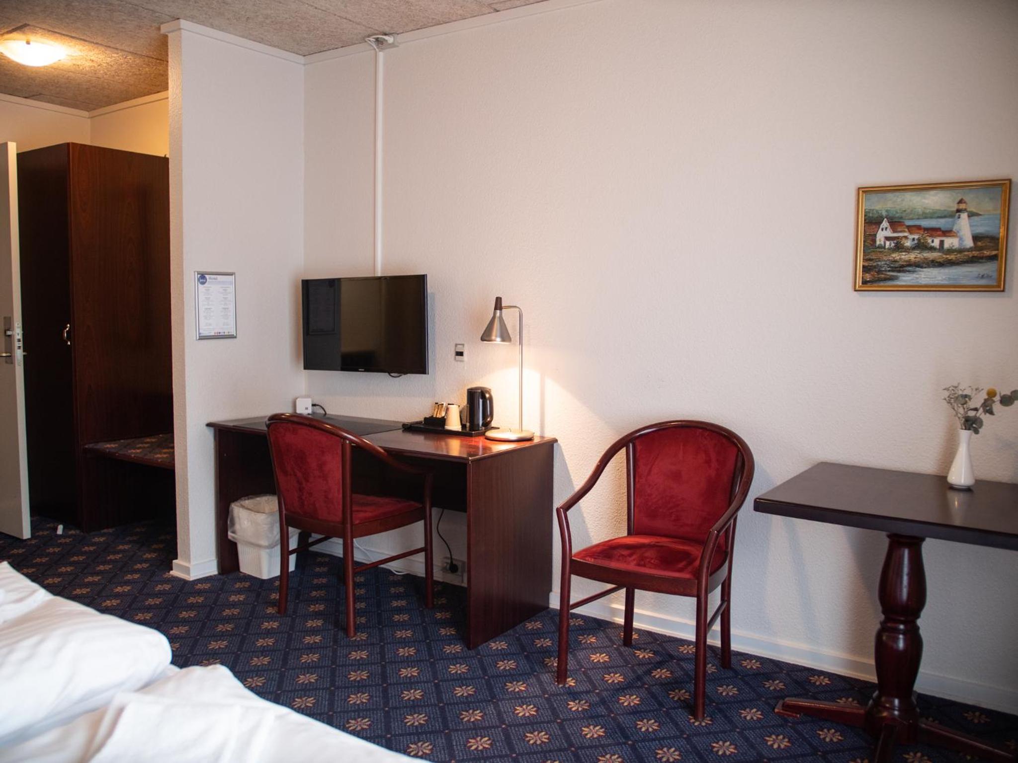 Double or Twin Room - Photo 9
