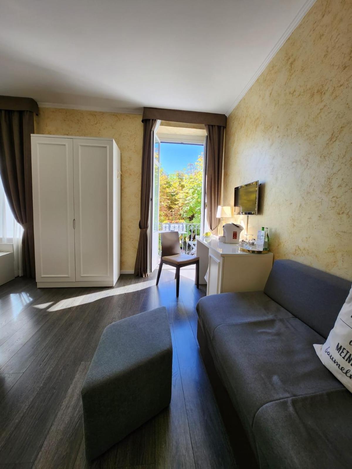 Superior Double Room With Balcony and Partial Lake View - Photo 3