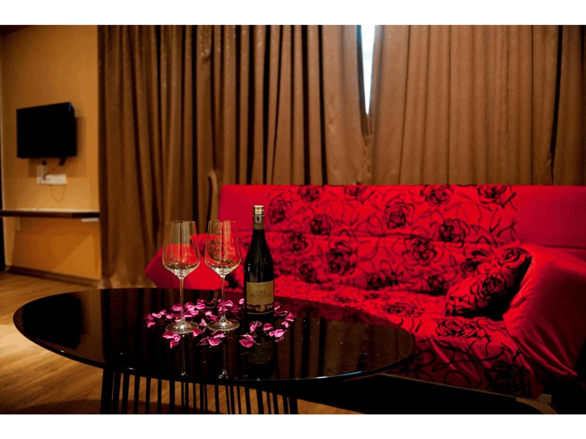 Executive Suite - Photo 4