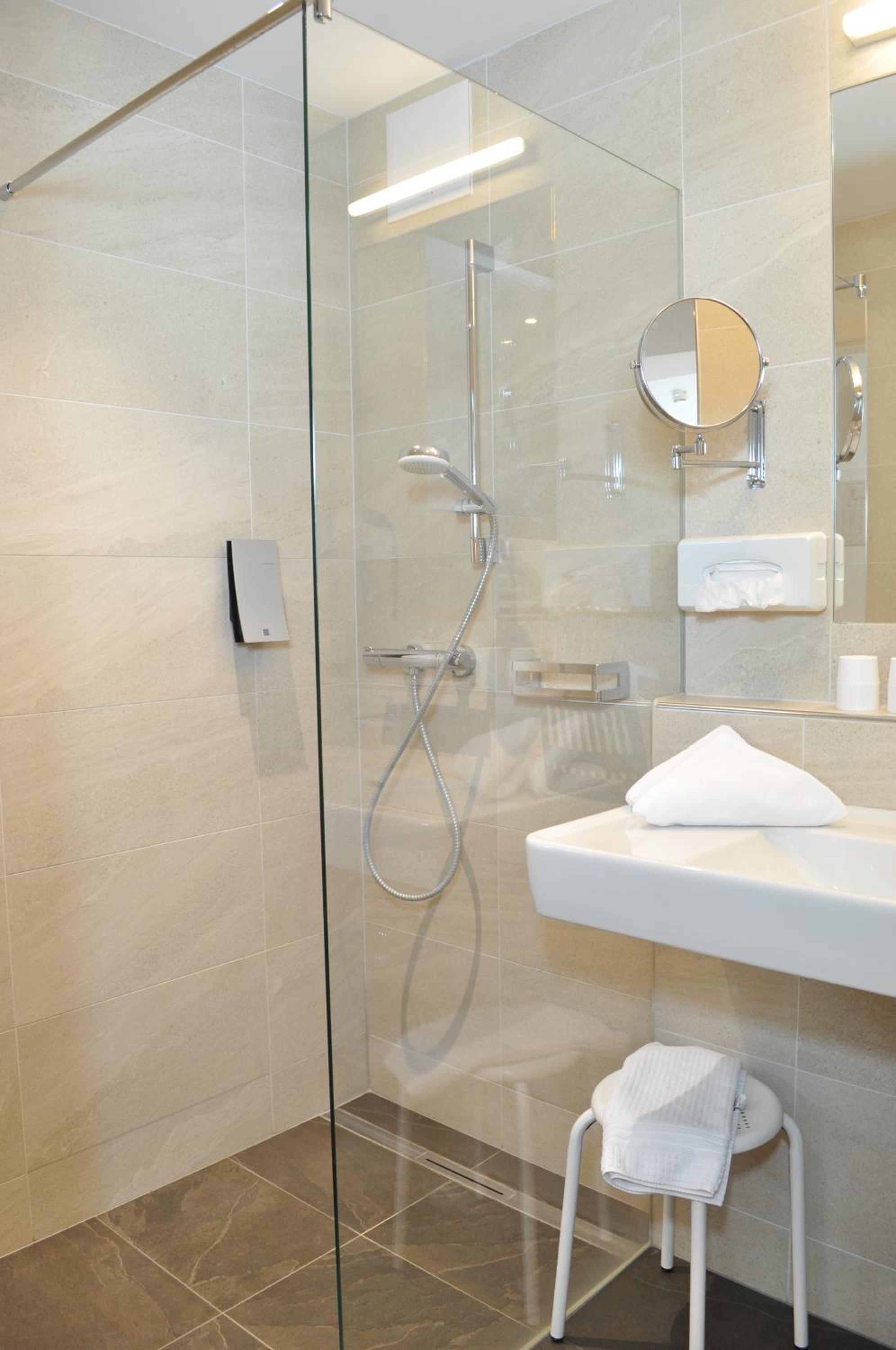 Double or Twin Room with Lake View photo 2