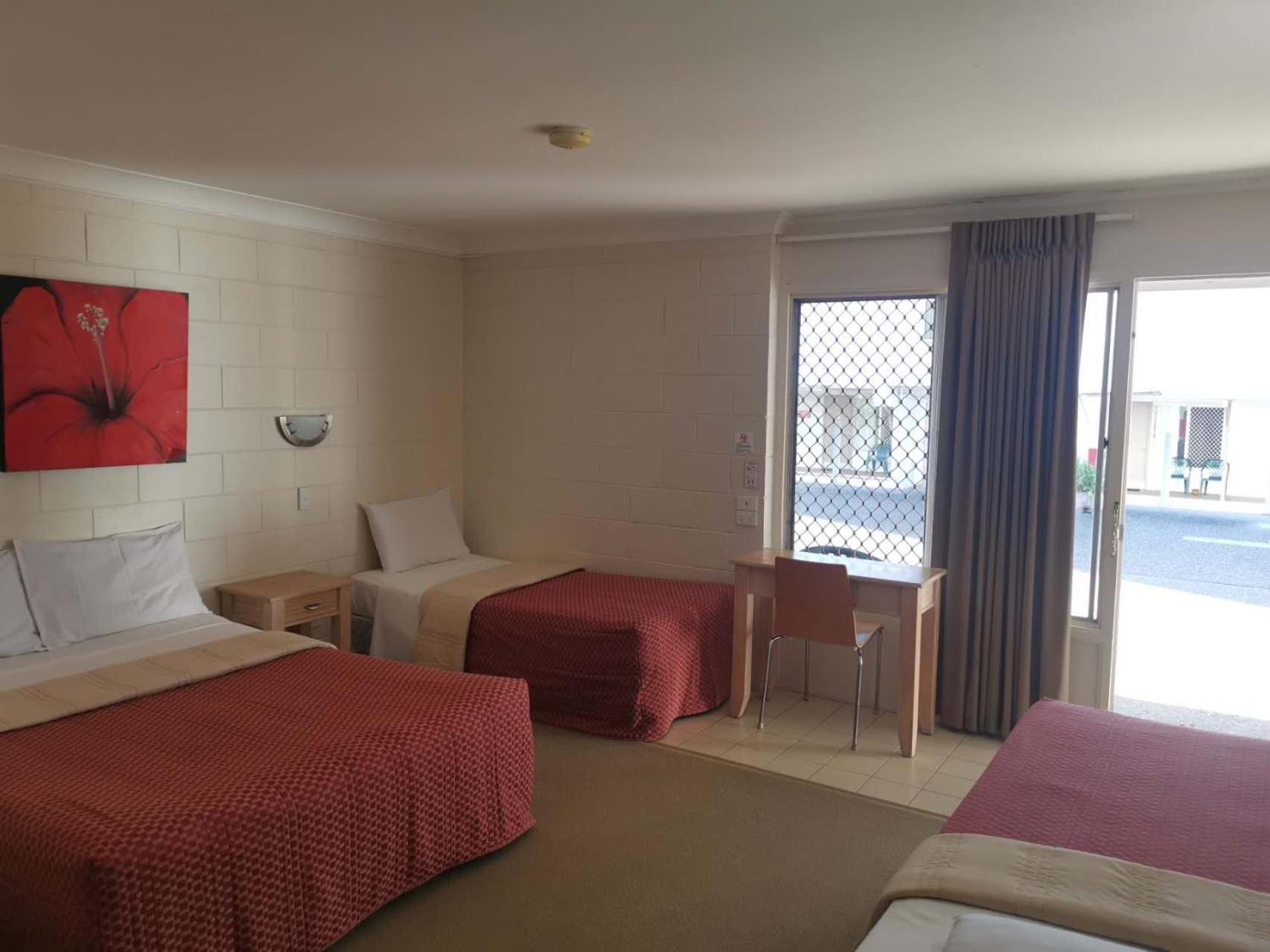 Family Room - Photo 3
