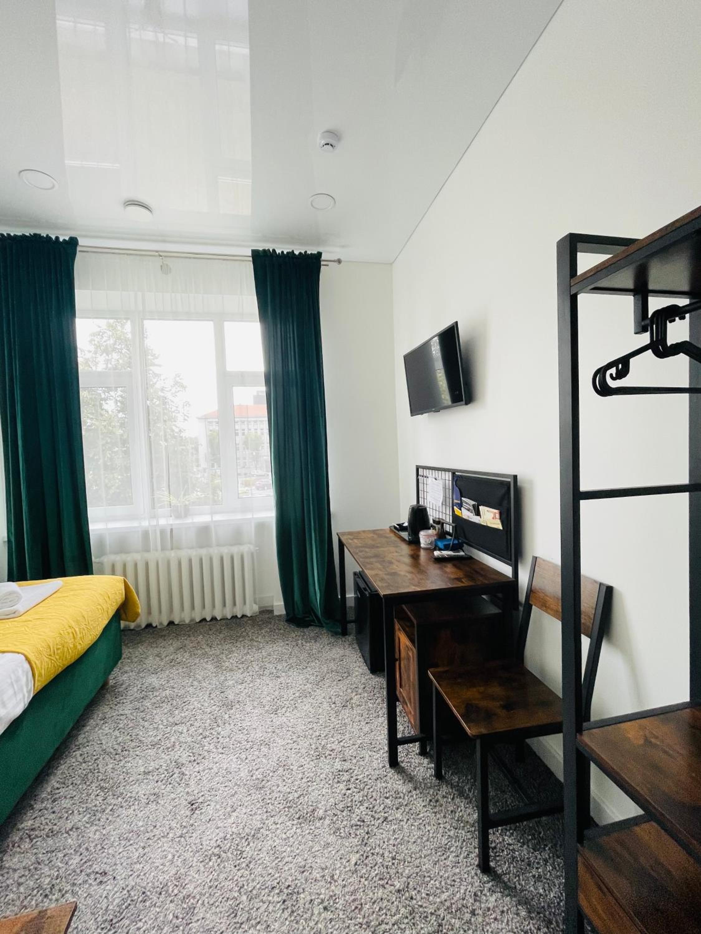 One-Bedroom Apartment - Photo 3