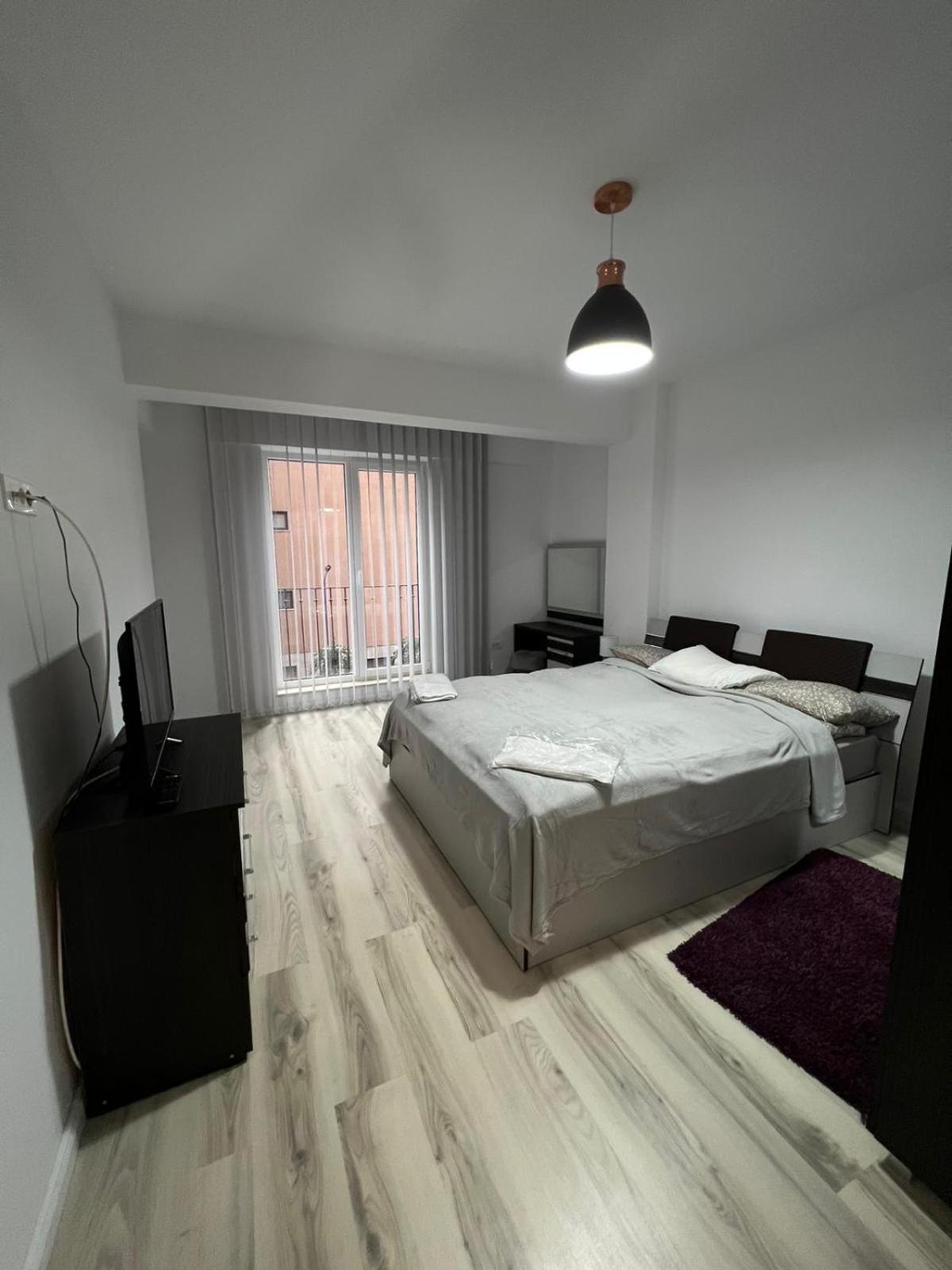 One-Bedroom Apartment photo 3