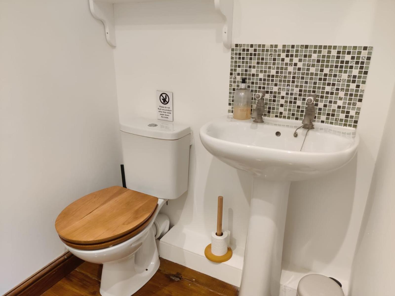 Deluxe Double or Twin Room - Photo 15