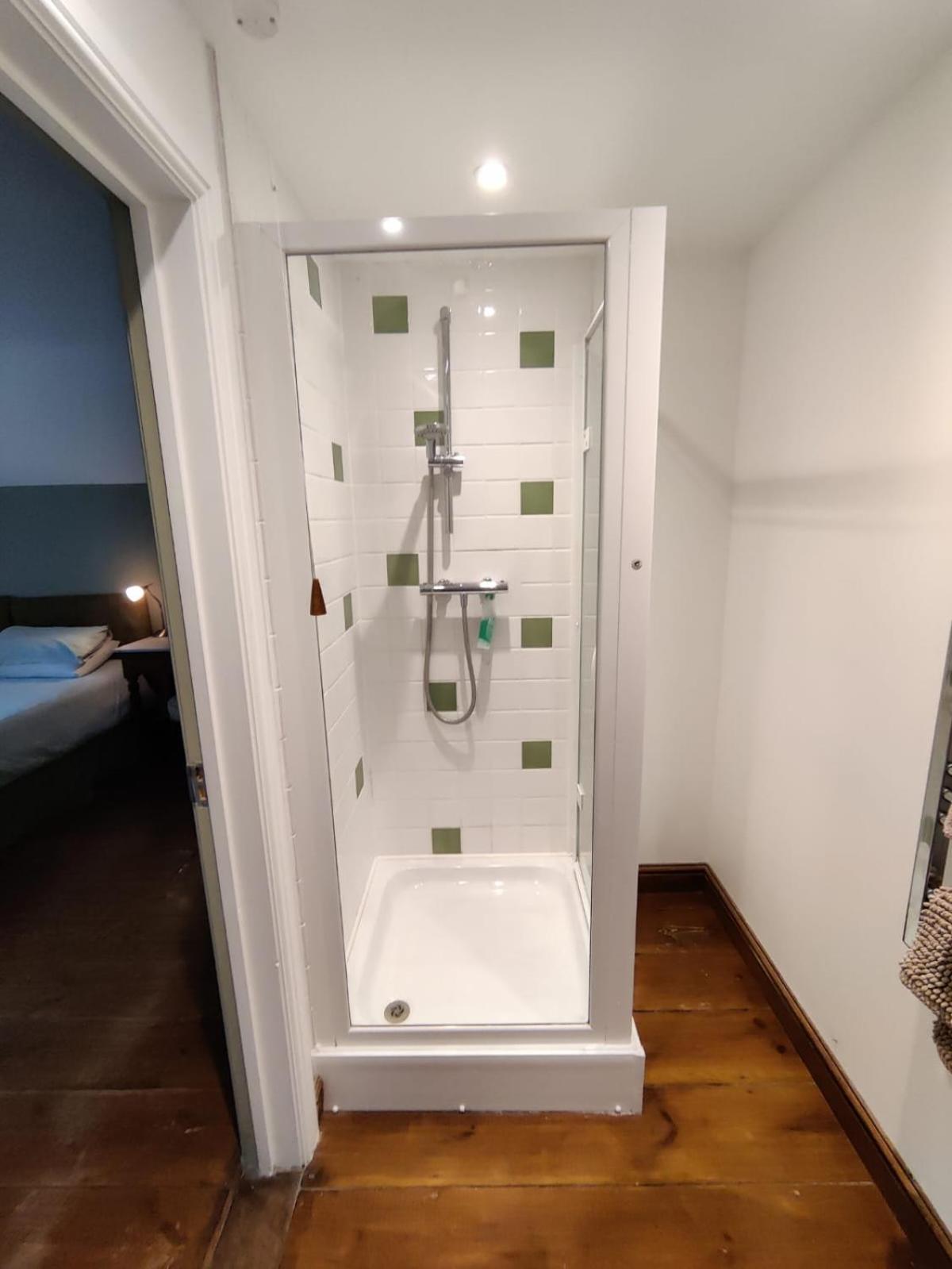 Deluxe Double or Twin Room - Photo 12