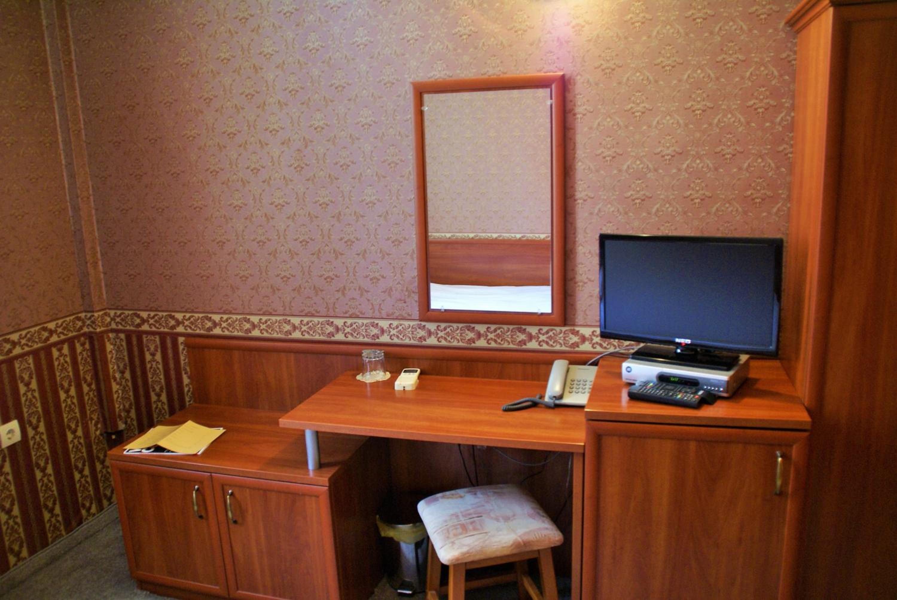 Family Room - Photo 9