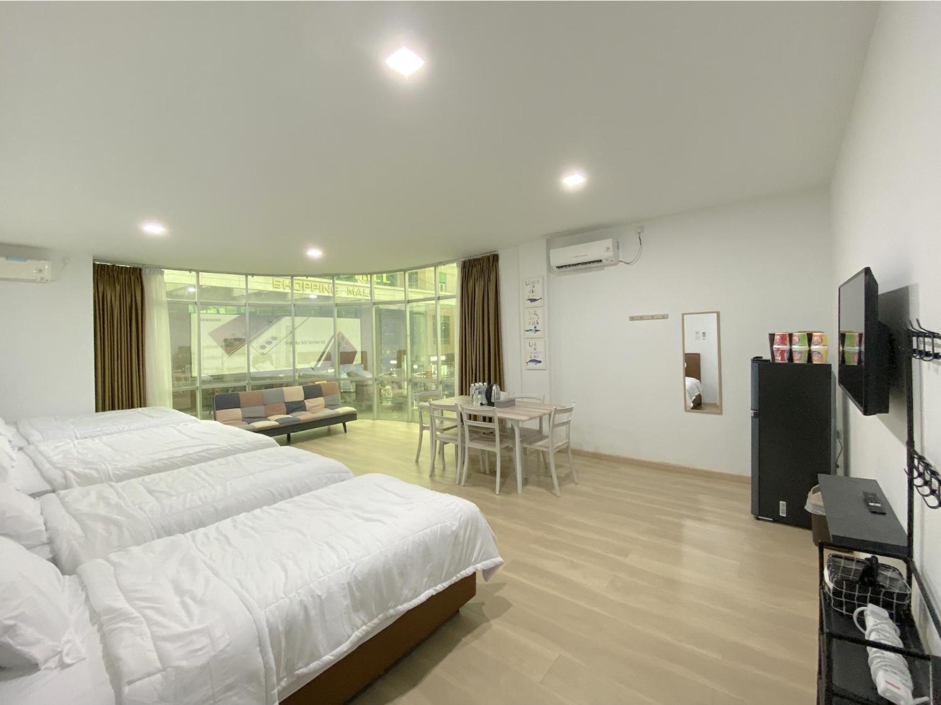 Family Room - Photo 7