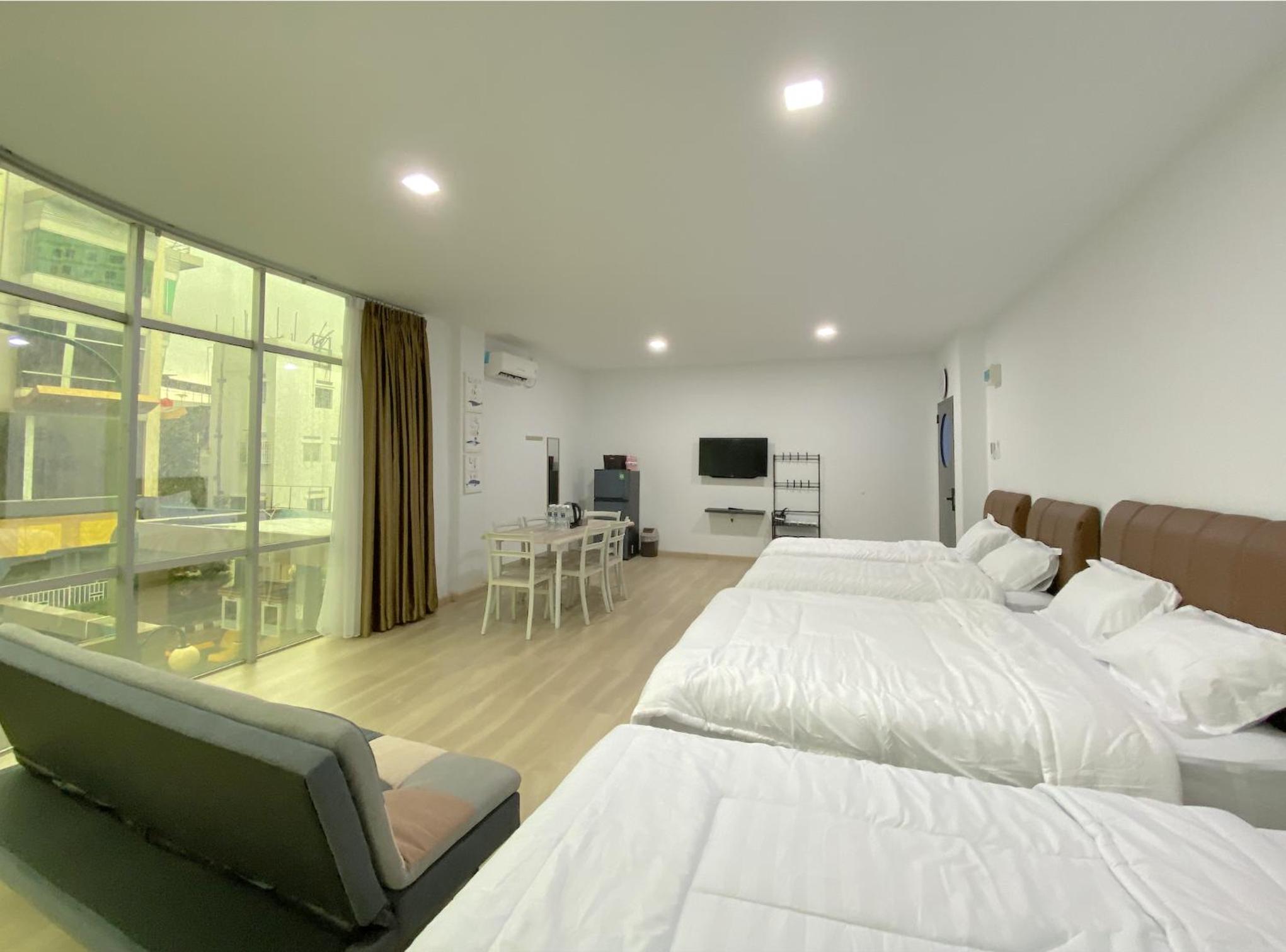 Family Room - Photo 8