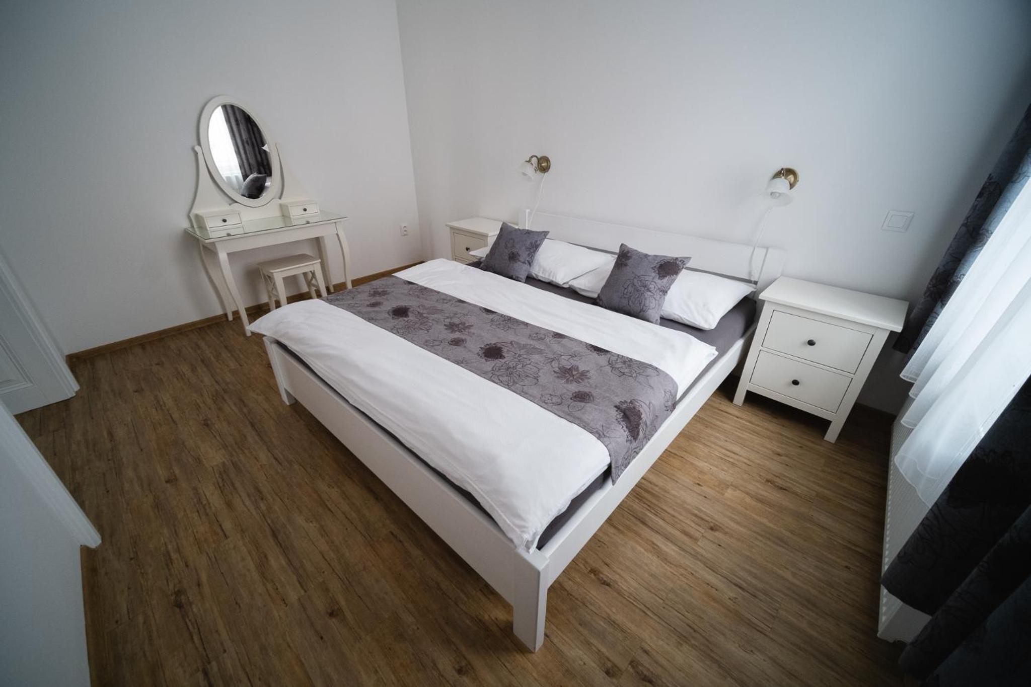 One-Bedroom Apartment photo 2