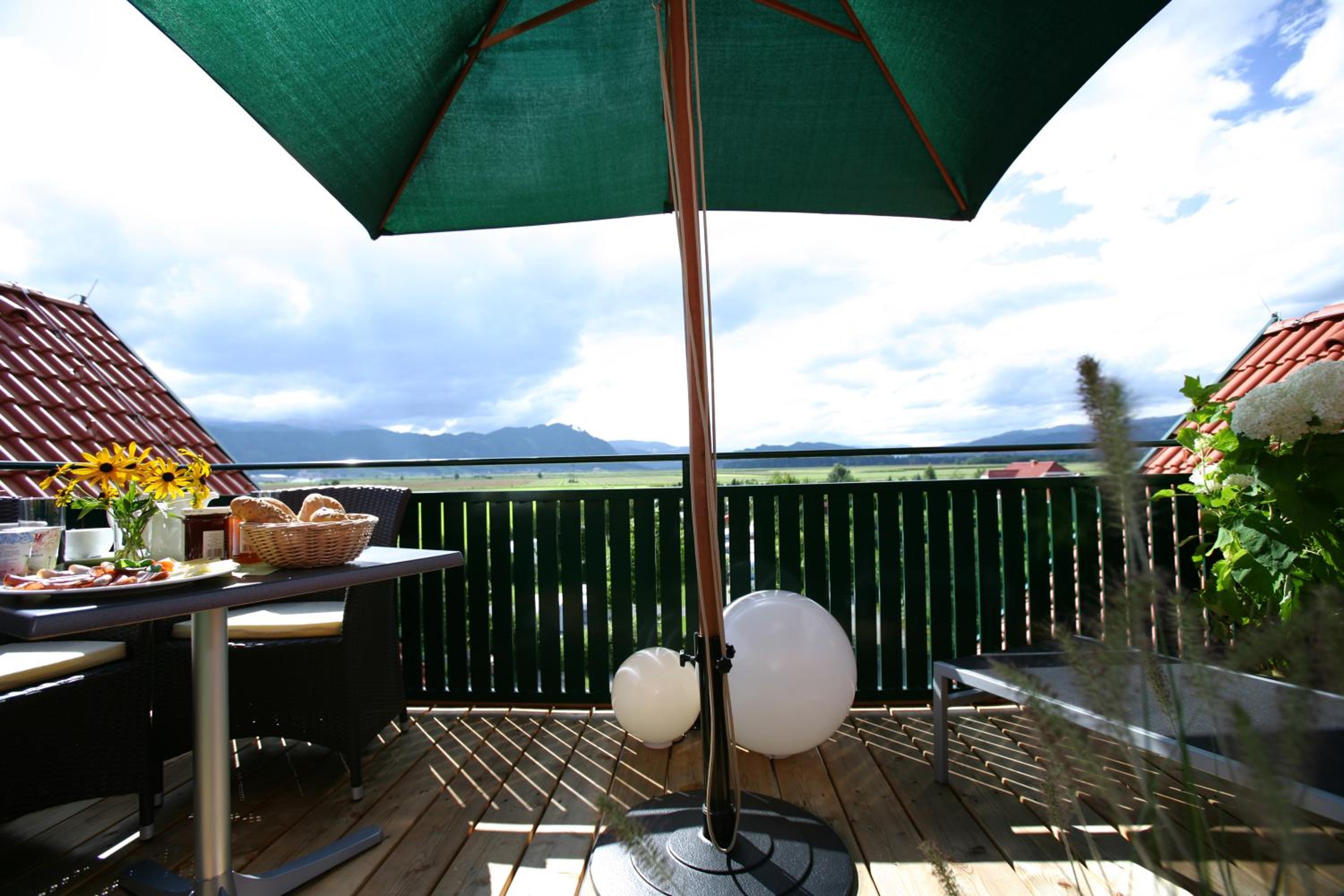 Deluxe Suite with Balcony photo 2