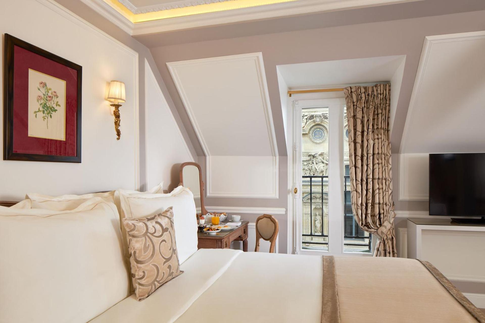 Eiffel Tower Junior Suite photo 3