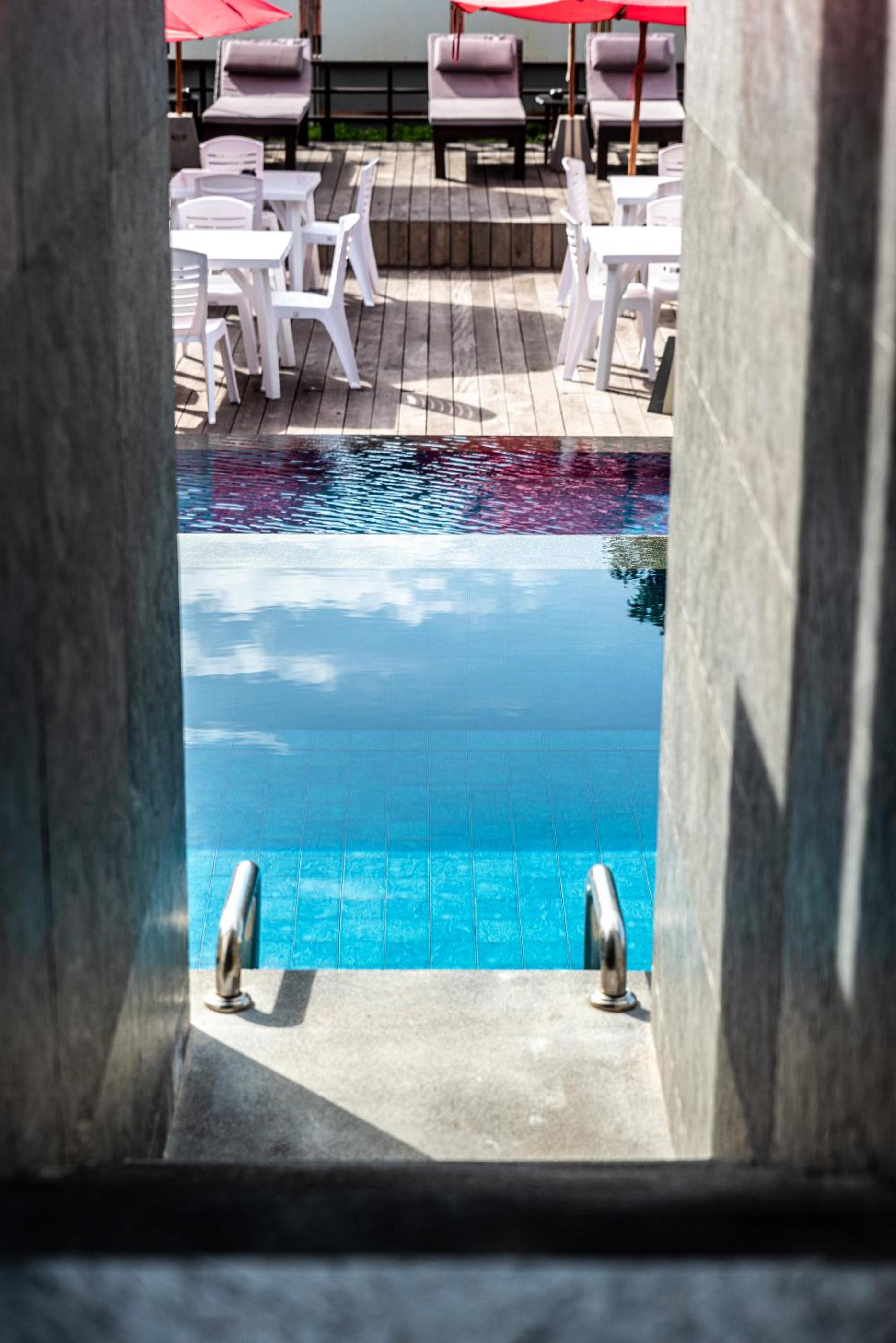 Deluxe King or Twin Room with Pool Access - Photo 7
