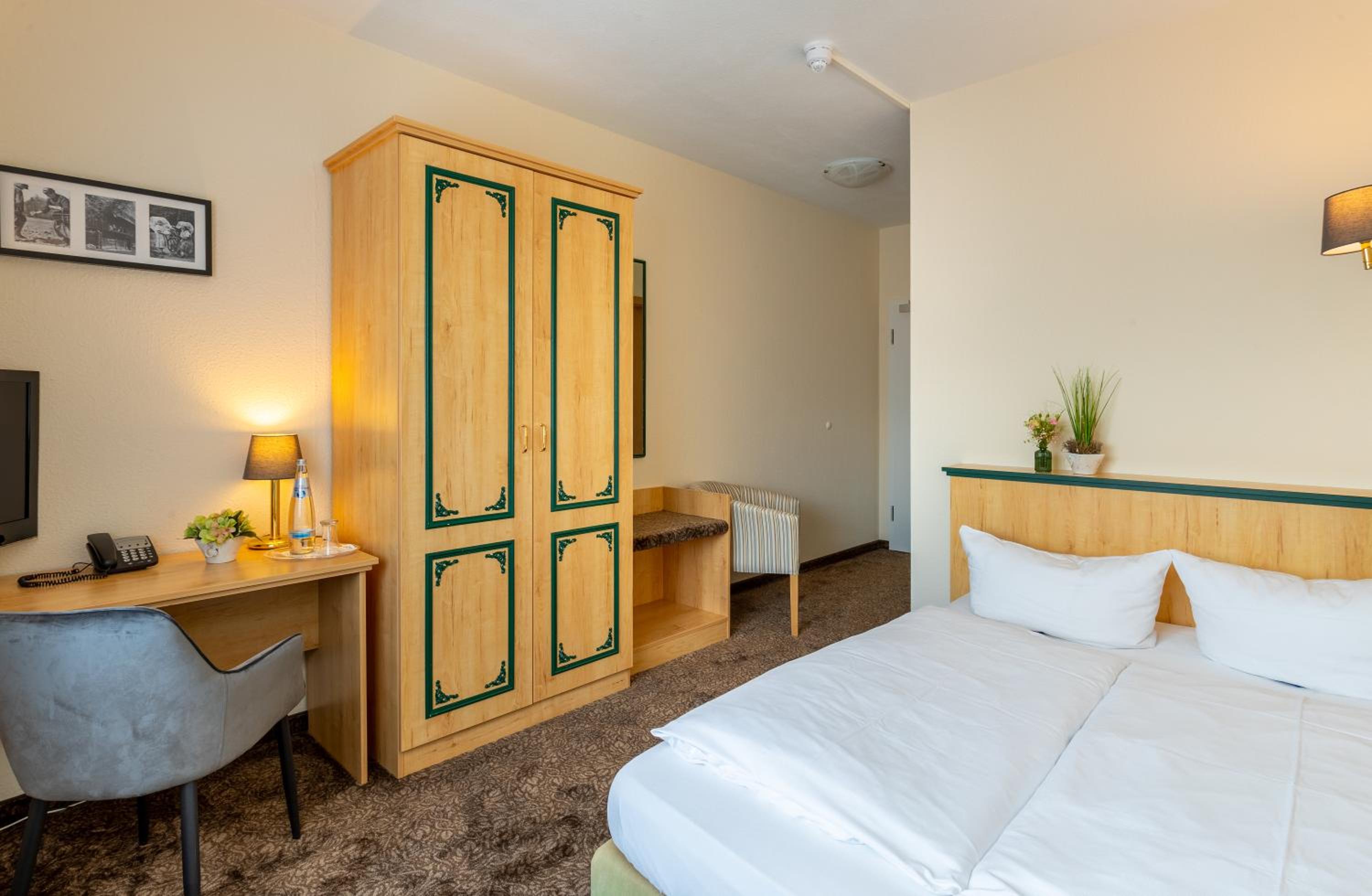 Economy Double Room photo 2