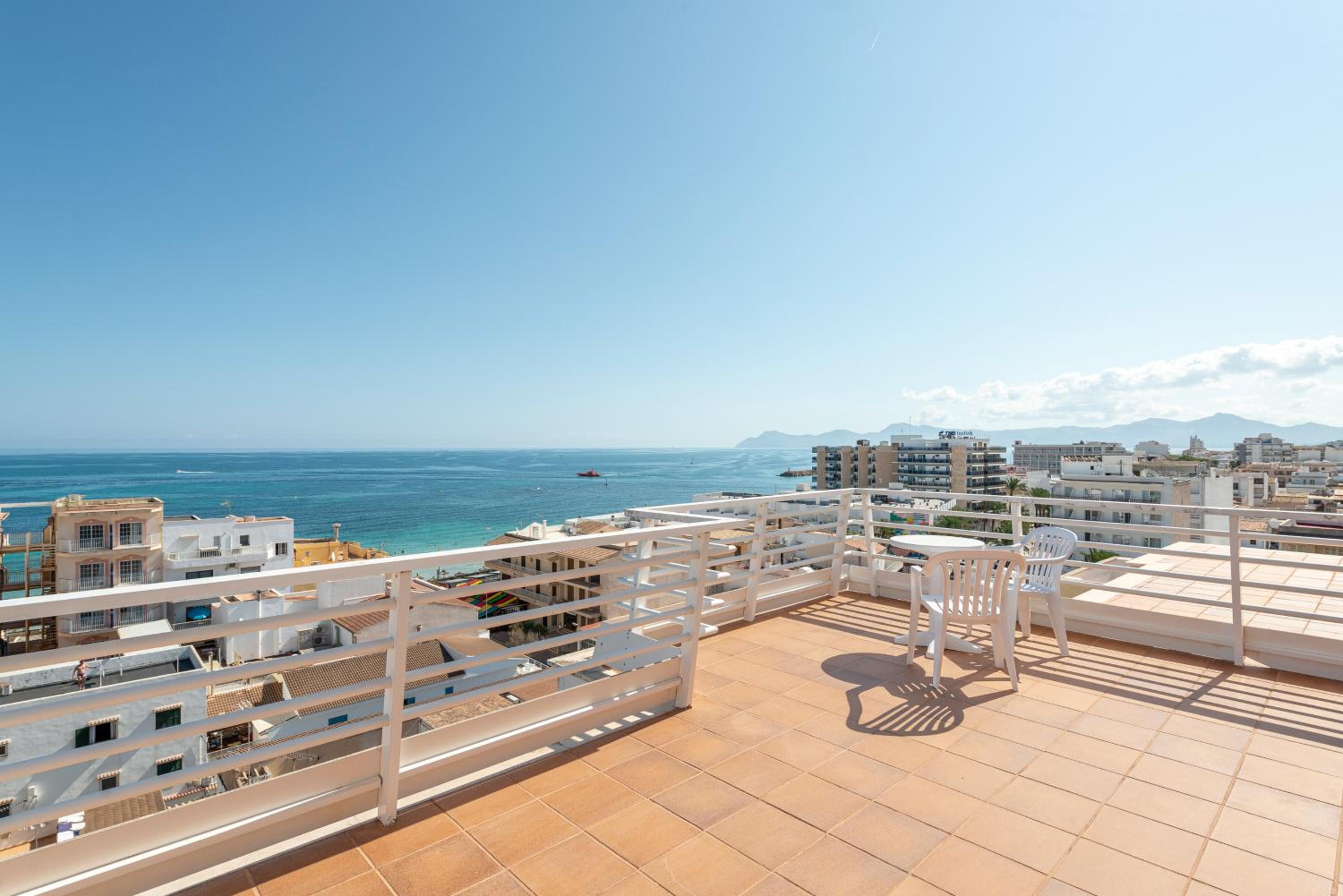 Deluxe Double Room with Balcony and Sea View photo 2