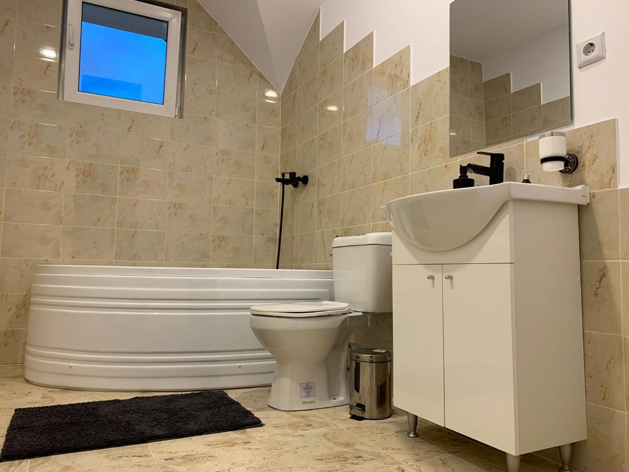 Double Room with Private Bathroom - Photo 23