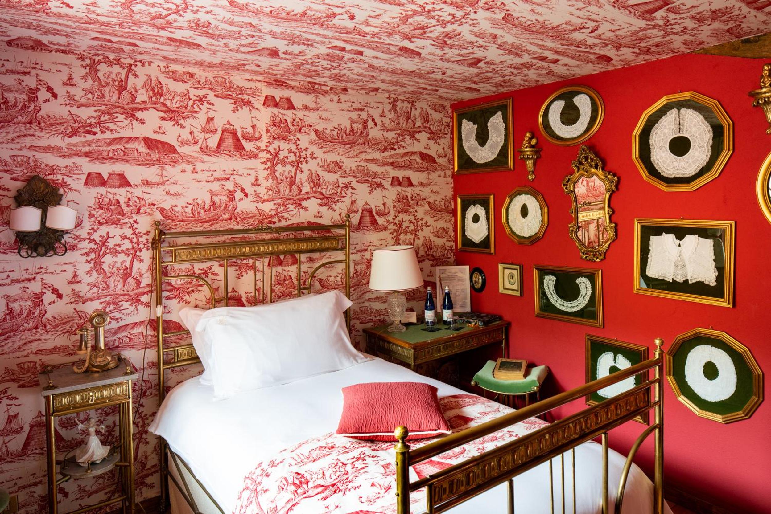 Triple Room with Bath - Photo 9