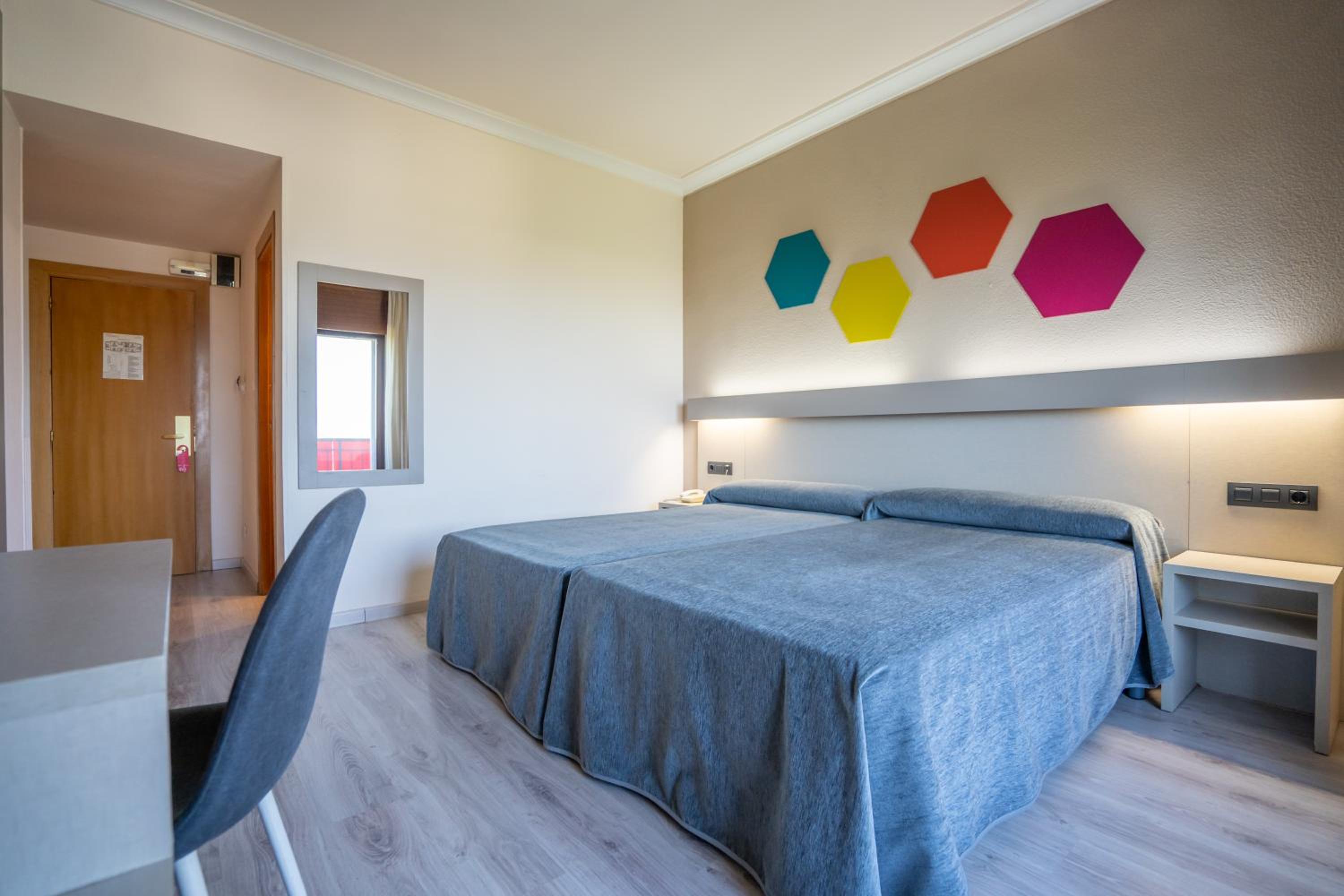 Twin Room - Photo 4