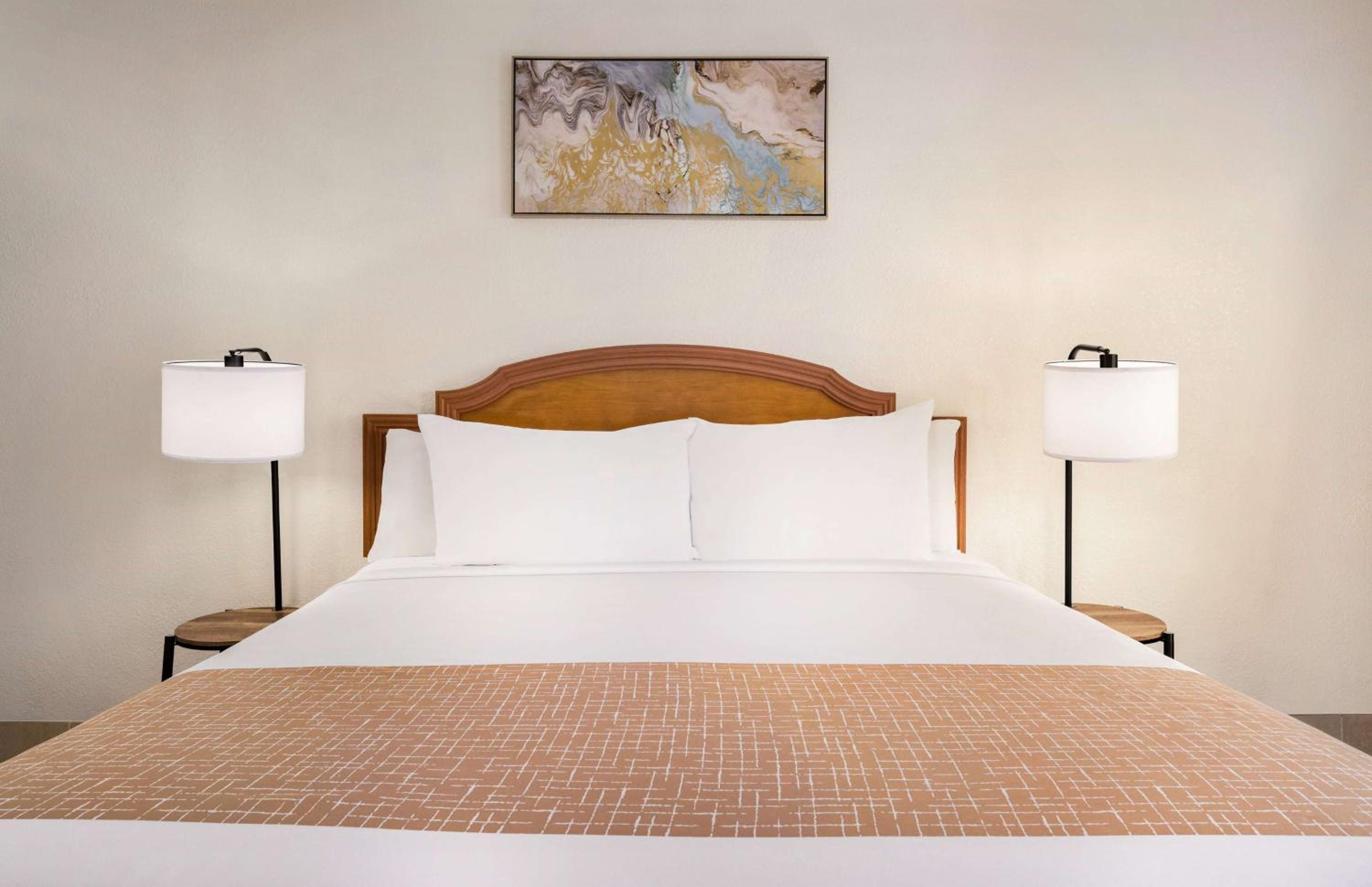 Deluxe Double Room With Two Double Beds - Non-Smoking