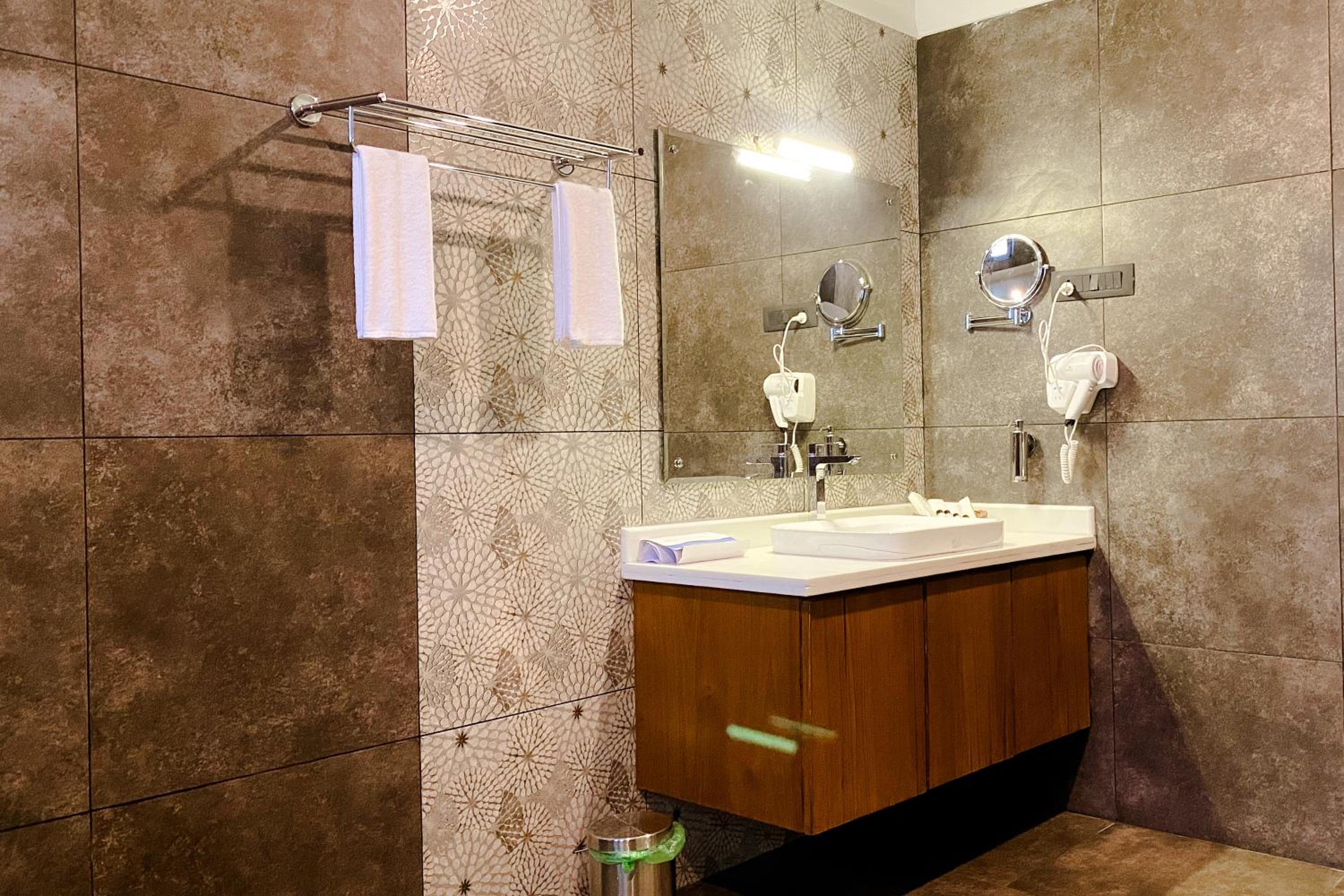 Honeymoon Cottage with Jacuzzi with Evening Hi-Tea Complimentary Honeymoon Cottage with Jacuzzi with Evening Hi-Tea Complimentary