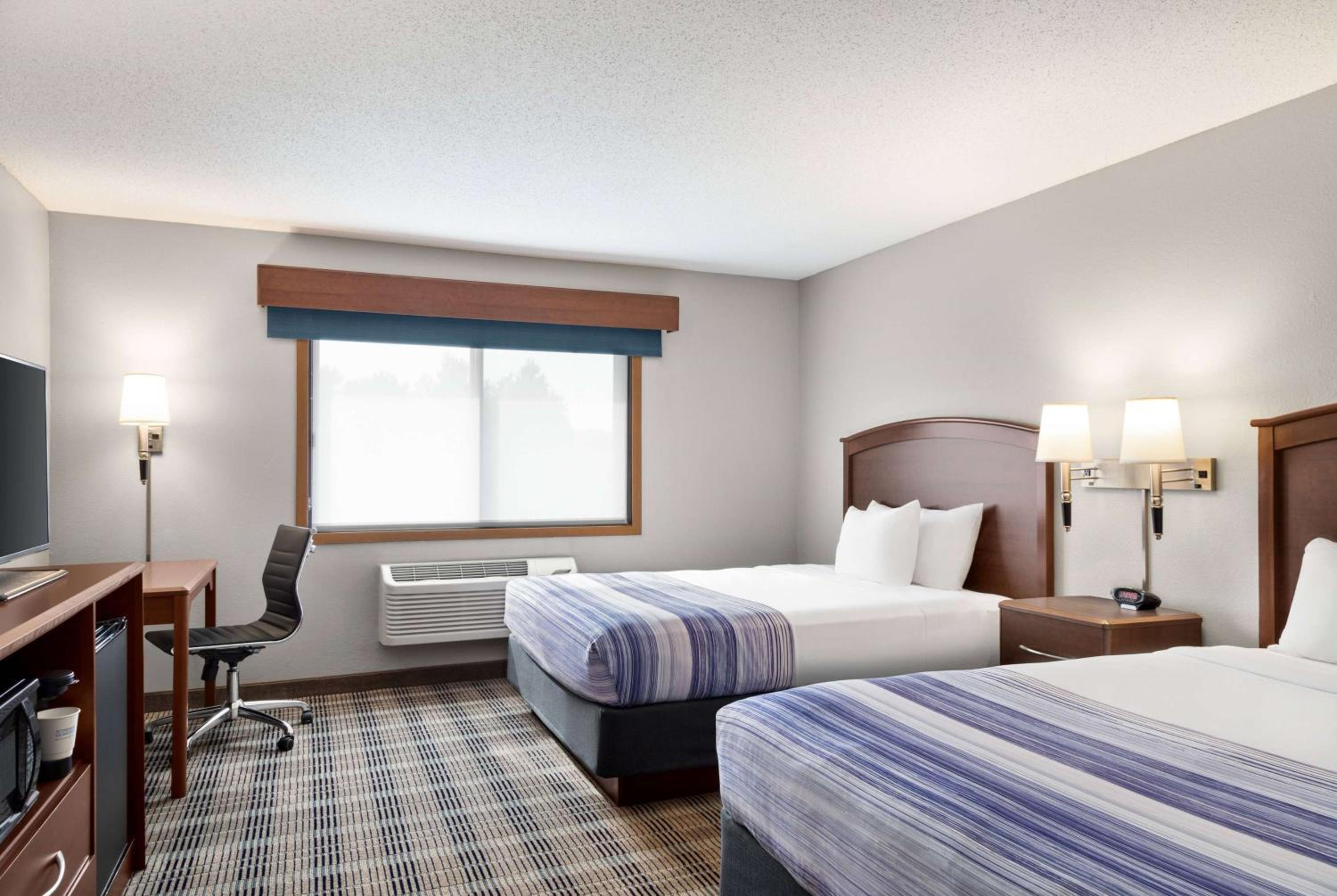 Queen Room with Two Queen Beds - Non-Smoking - Photo 1