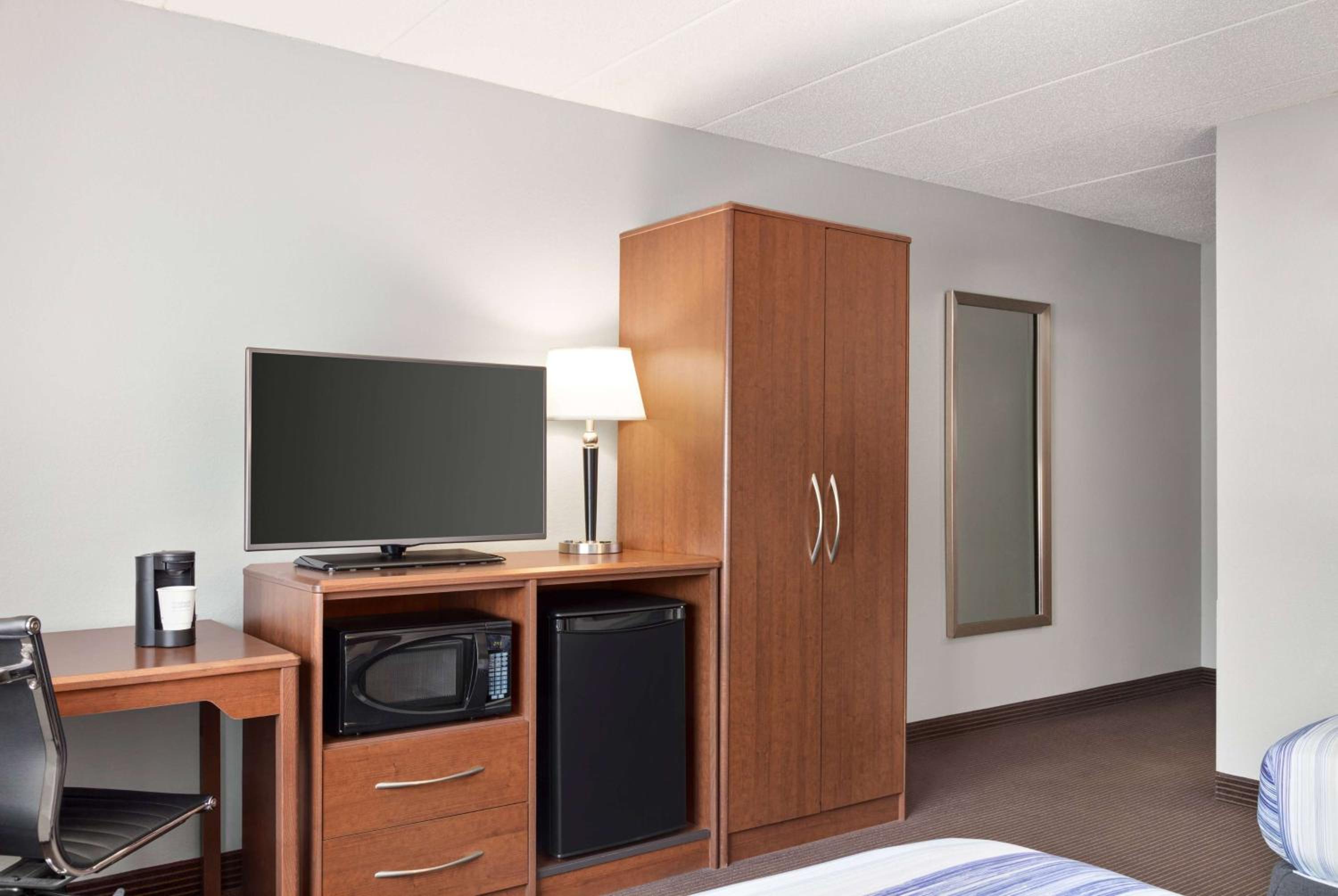 Double Room with Two Double Beds - Mobility Access/Non-Smoking - Photo 5