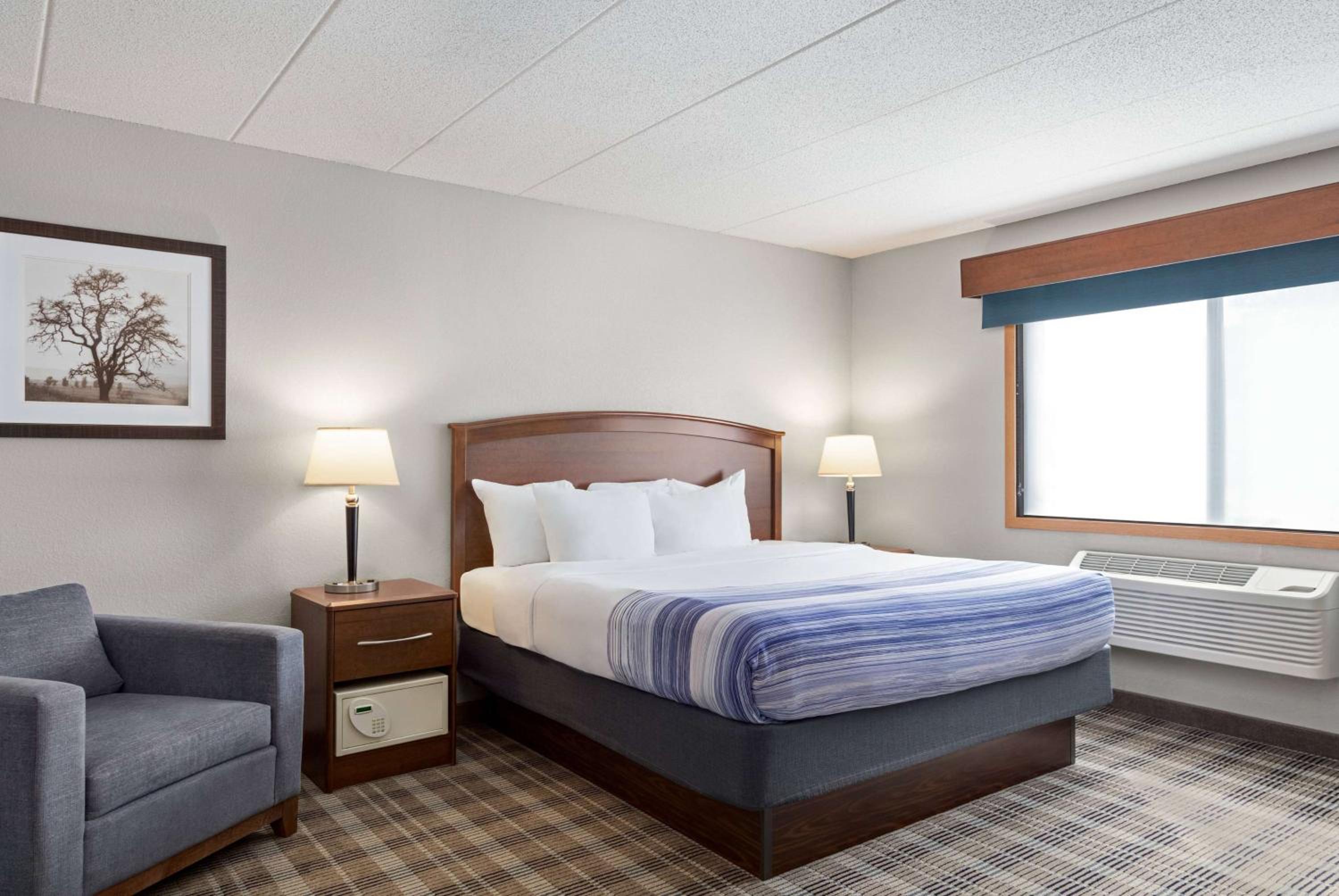 King Room - Non-Smoking - Photo 1