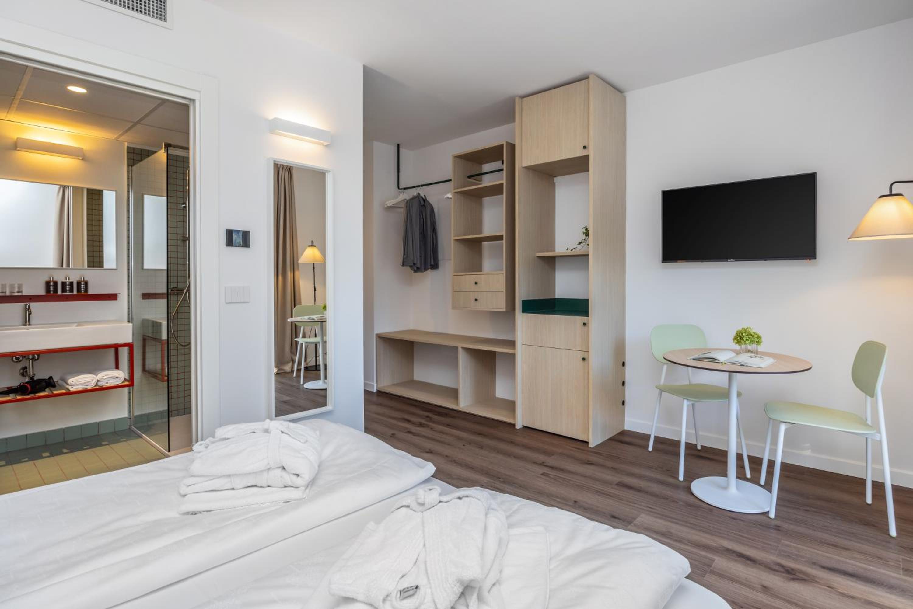 Double Room with Mountain View - Photo 2