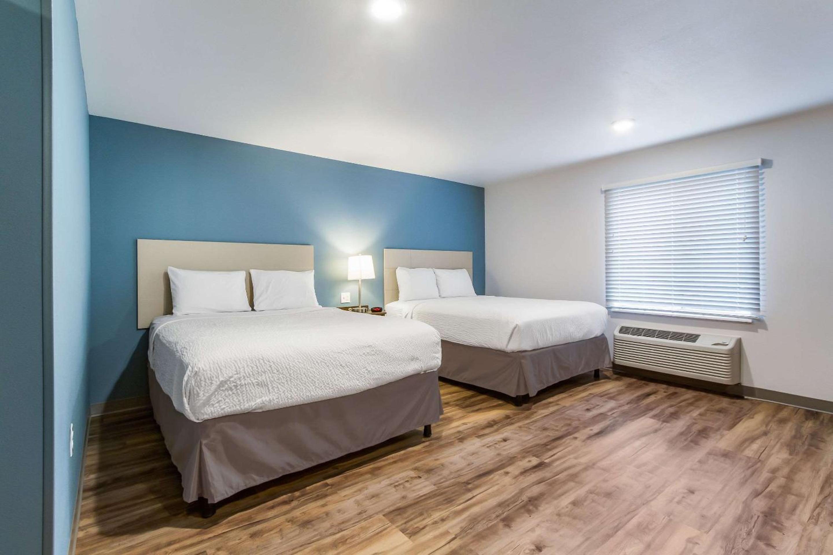 Queen Room with Two Queen Beds with Accessible tub - Accessible/Non Smoking photo 1