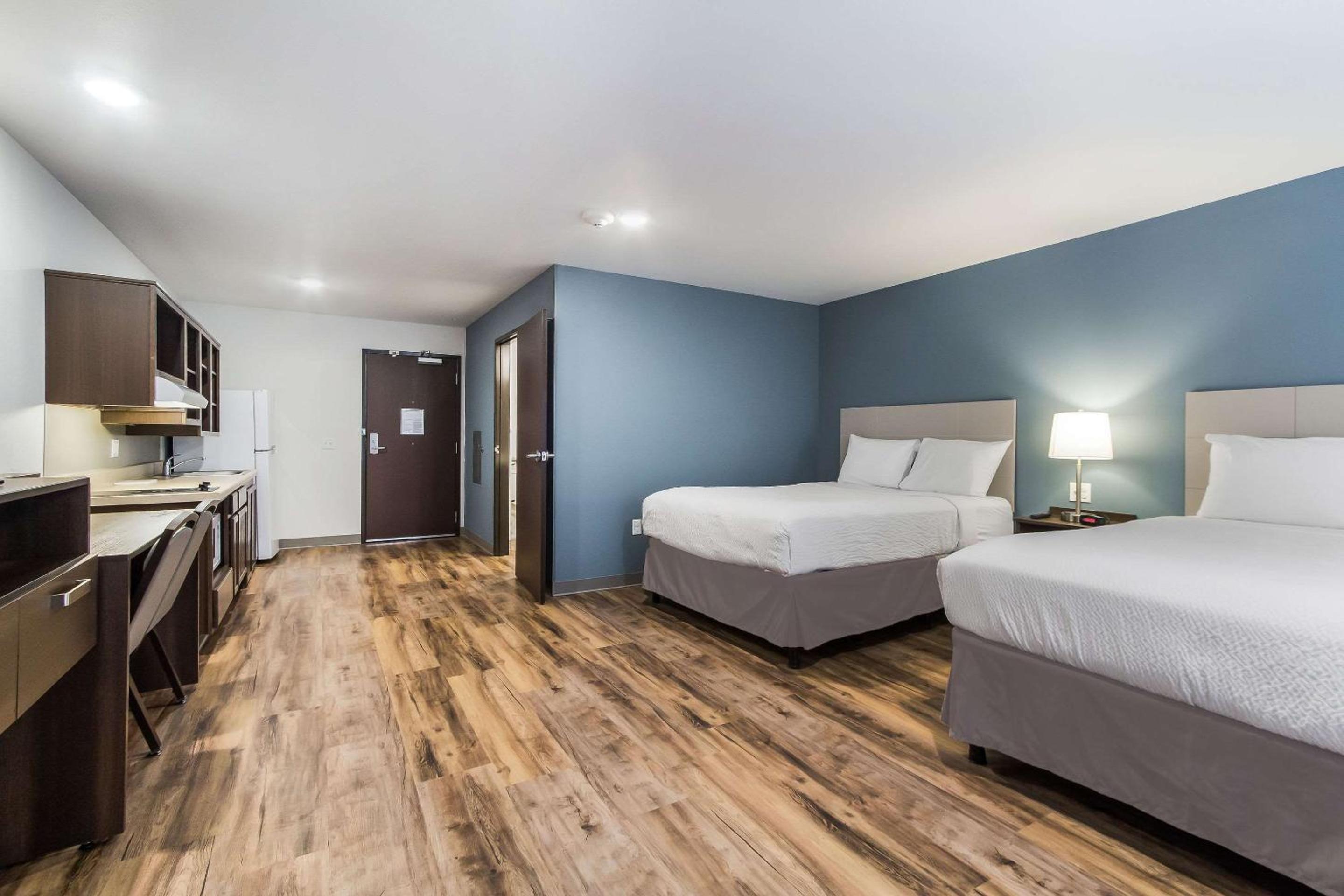 Standard Queen Room with Two Queen Beds - Non Smoking photo 1