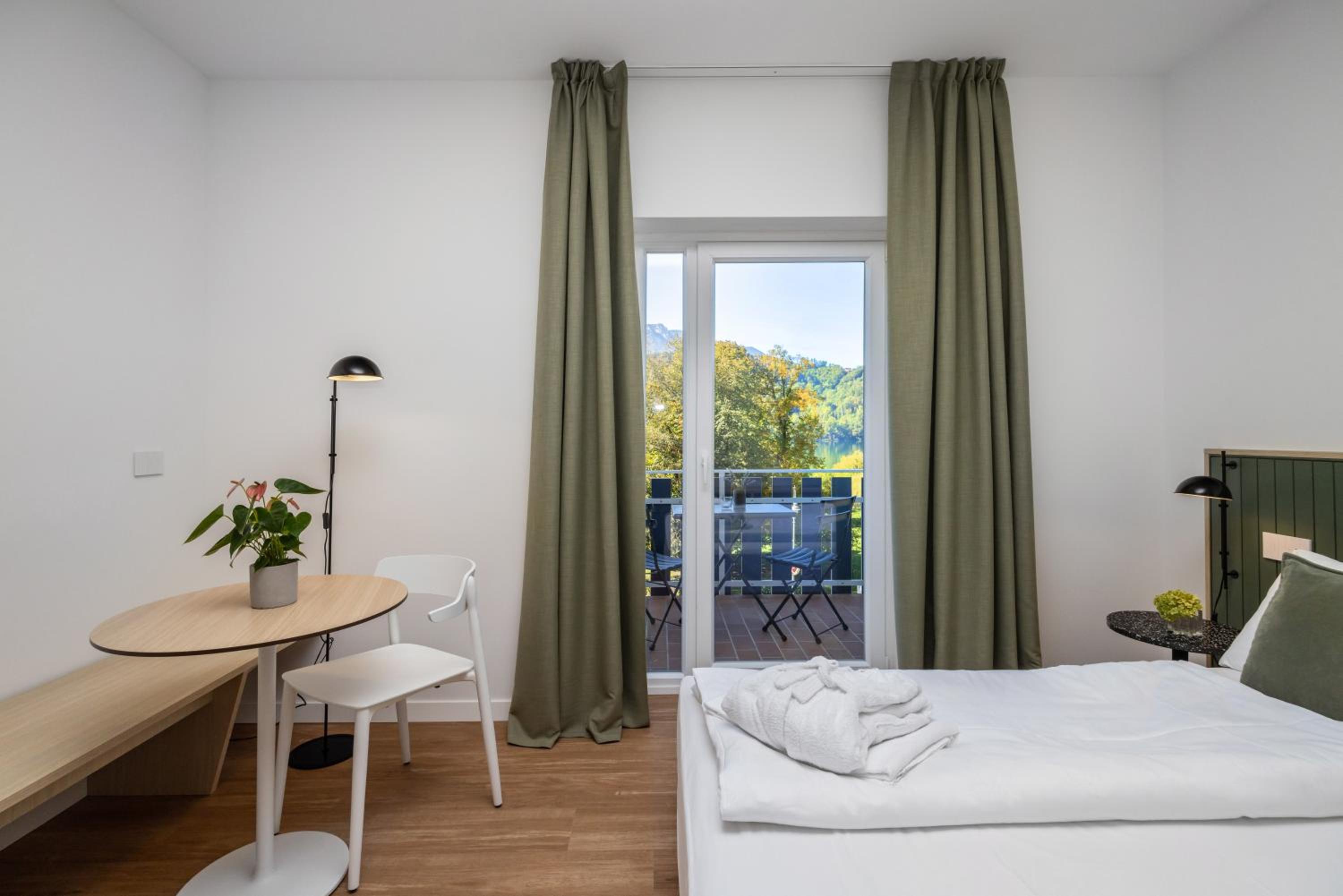 Deluxe Double Room - Photo 8