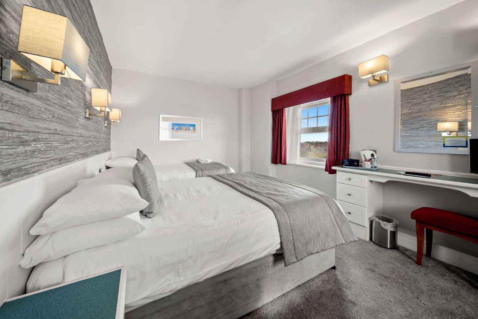 Double or Twin Room photo 3