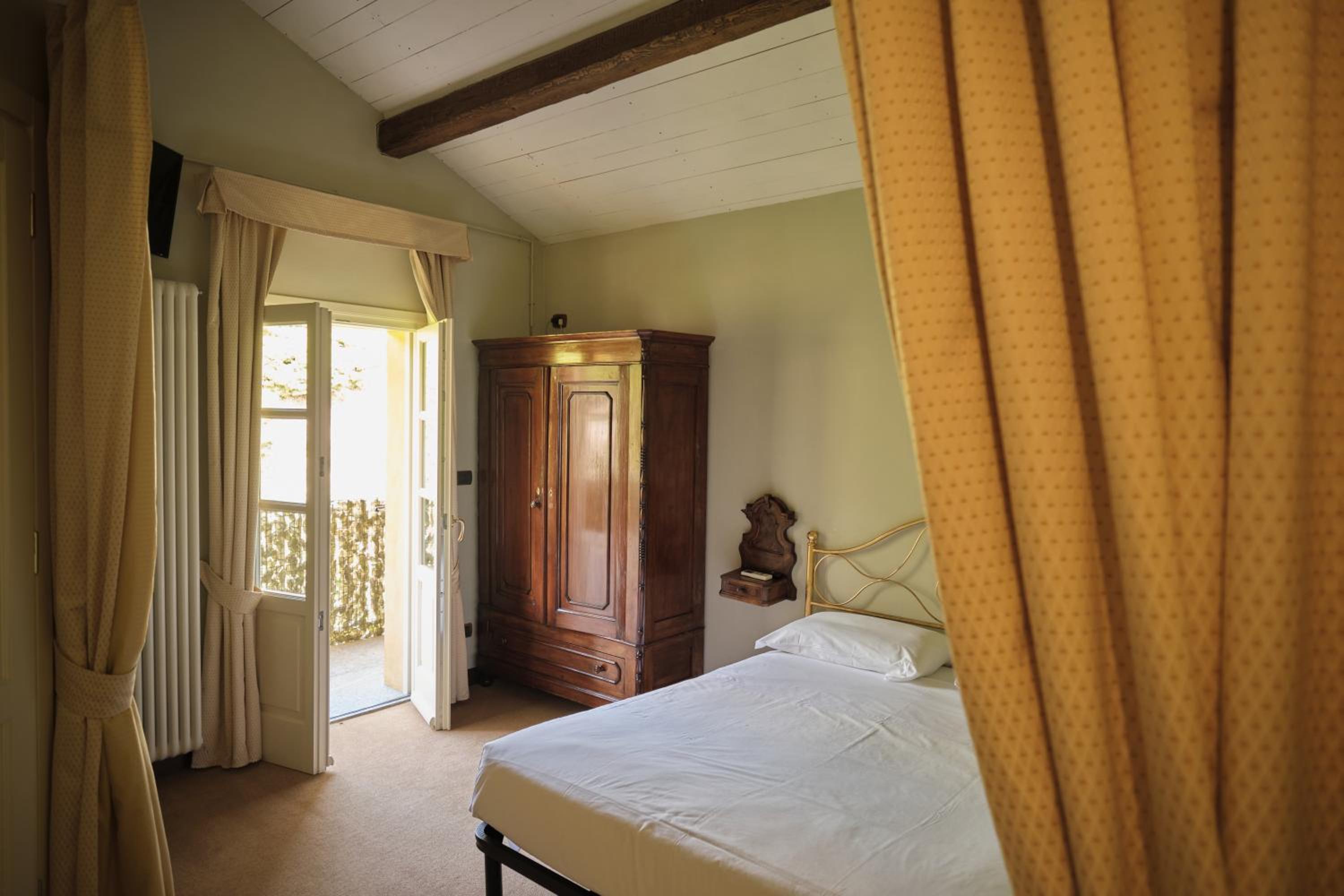 Suite - Top Floor - Photo 9