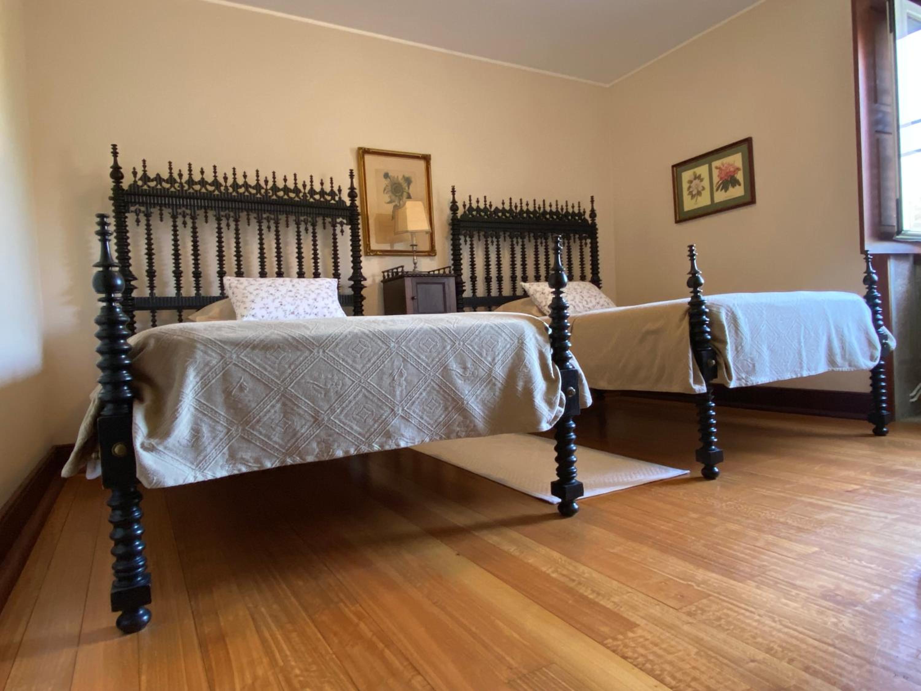 Twin Room with Private Bathroom - Photo 2