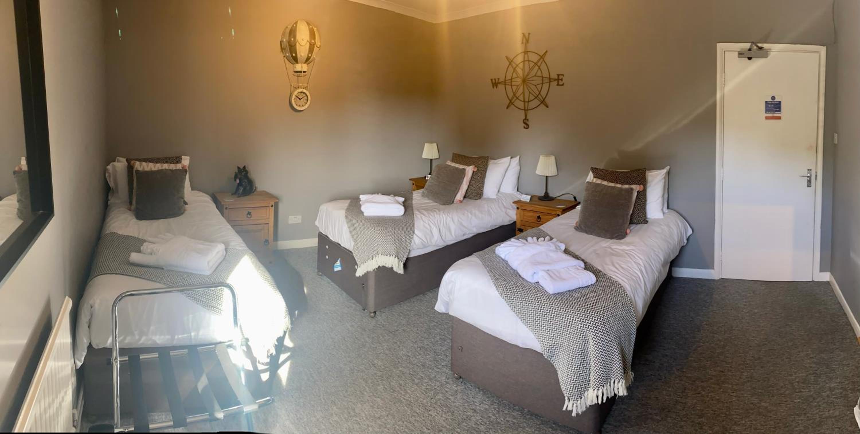 Double or Twin Room with Shared Bathroom photo 2