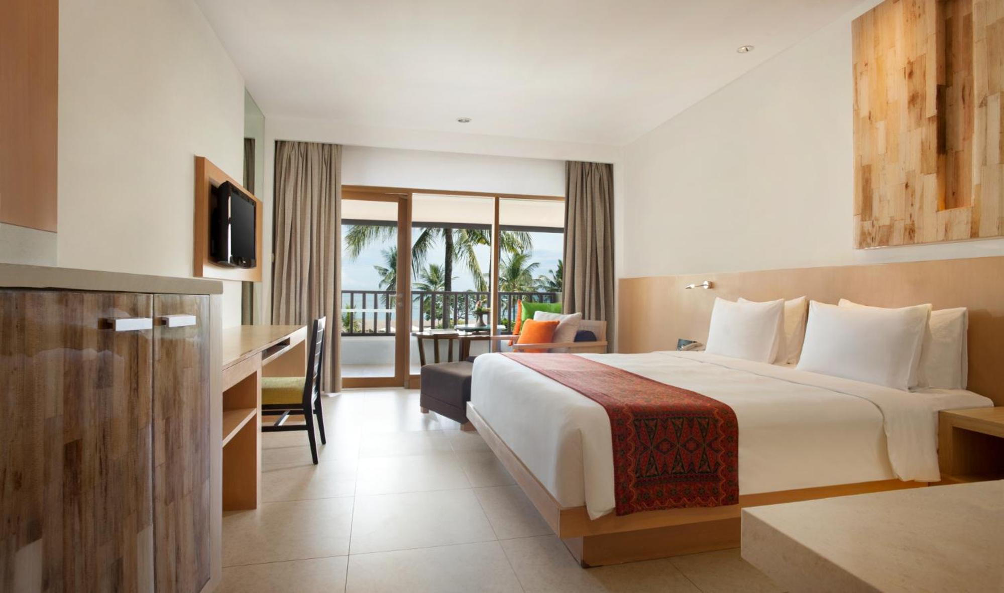 Premium King Room with Ocean View - Photo 5