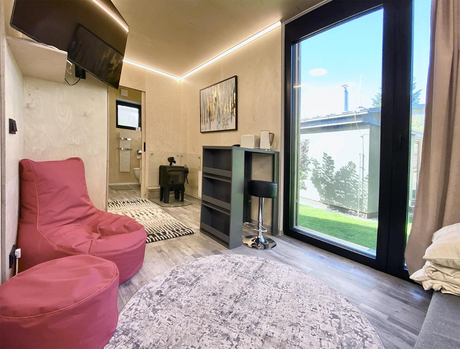 One-Bedroom Apartment - Photo 3
