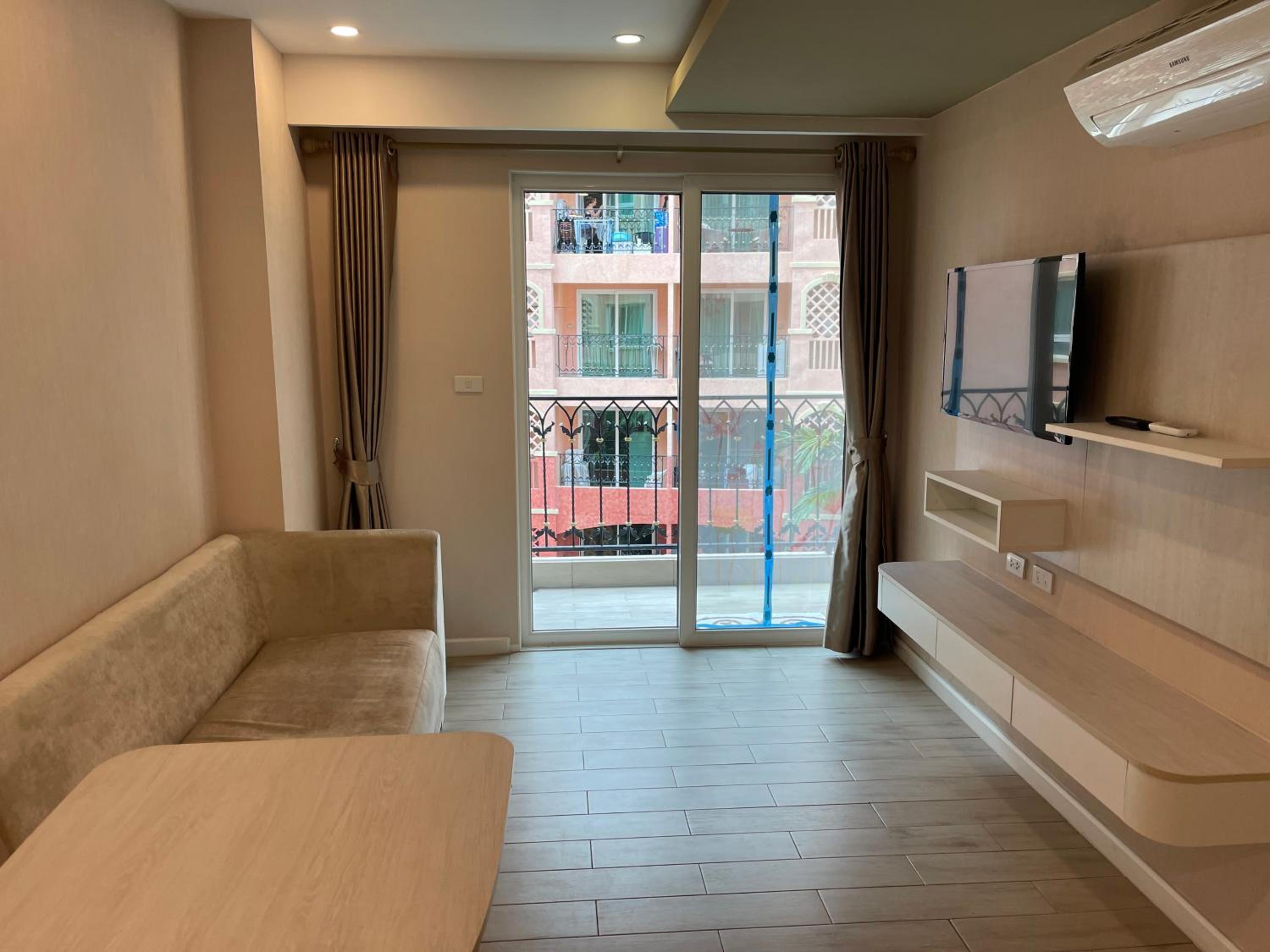 Superior One-Bedroom Apartment with Balcony