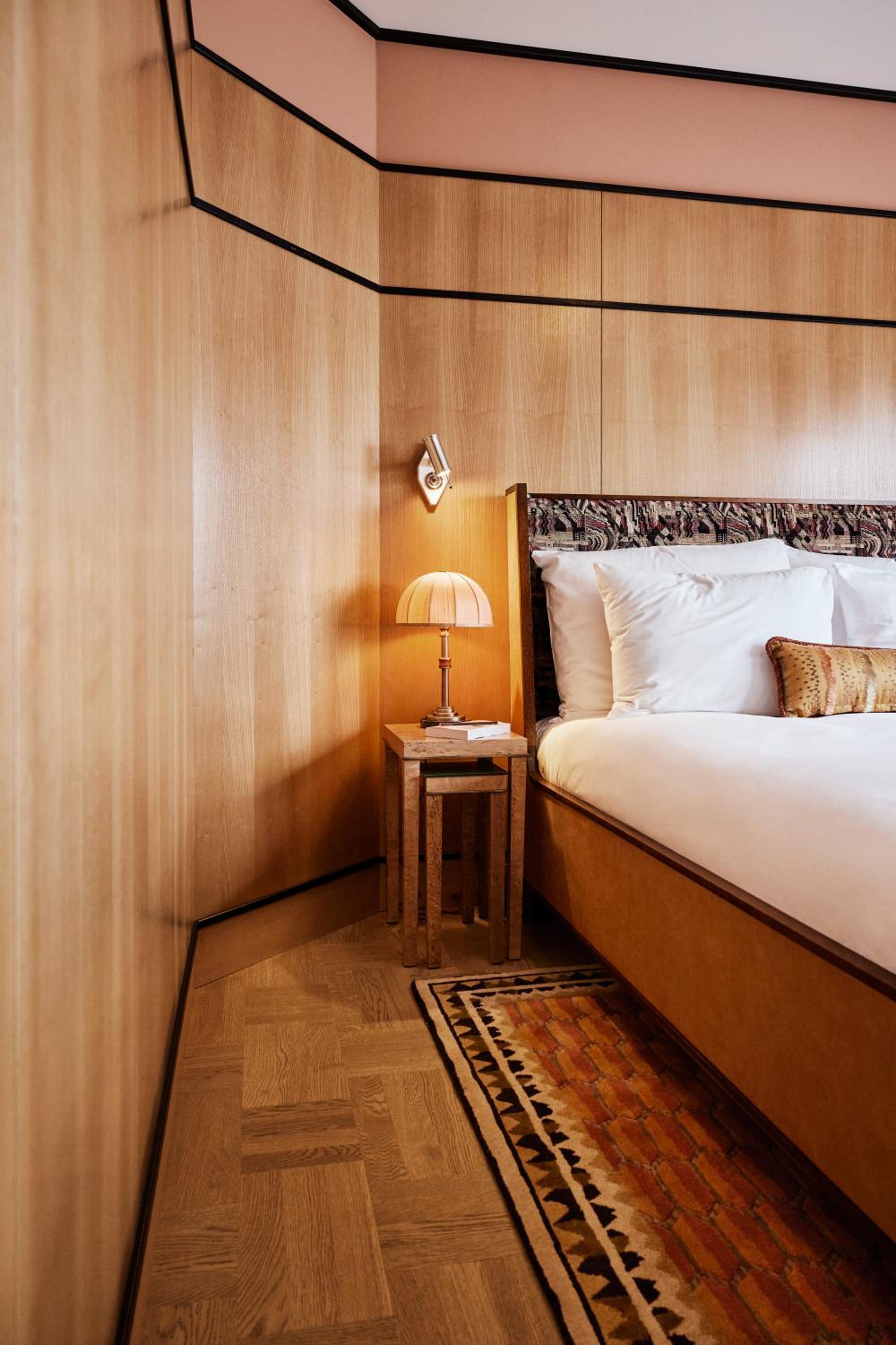 Superior King Room - Photo 3